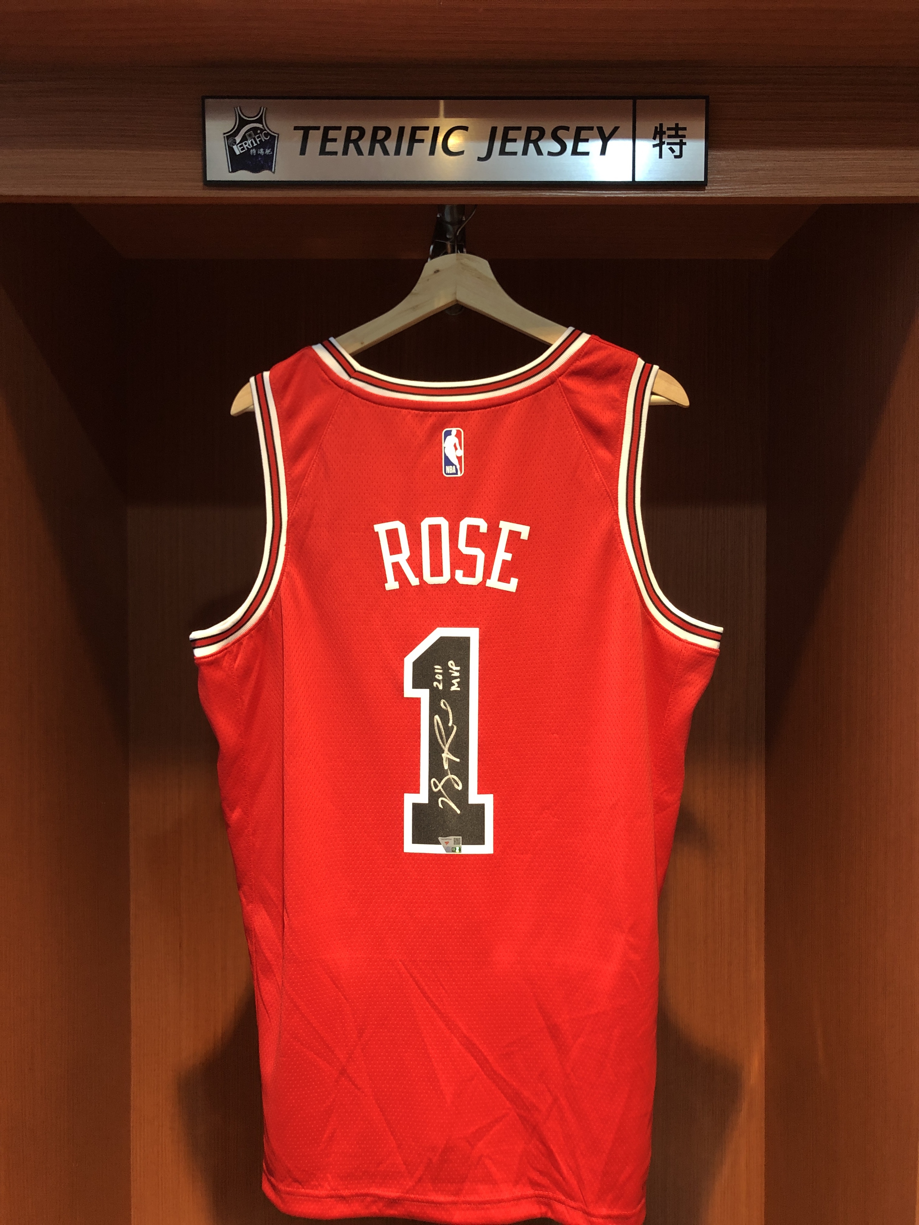 NBA球衣 親簽含認證 Derrick Rose 芝加哥公牛紅 加簽版本〝2011 MVP〞Icon Nike Swingman 球迷版 熱轉印 Fanatics 官方雷射編號 全新