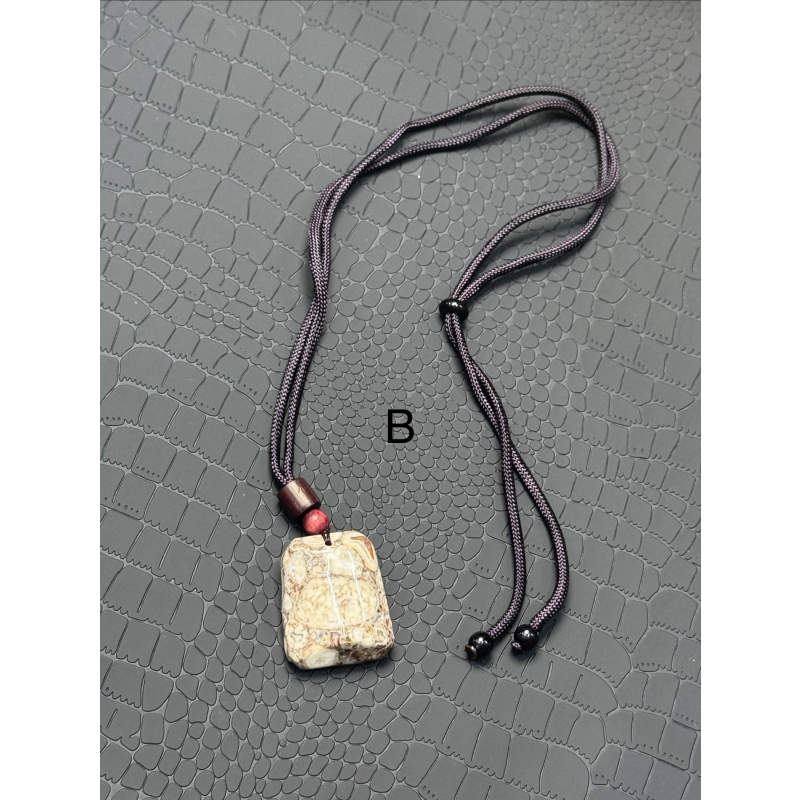 HKAG0626-021 B級尊者靈骨吊咀 大約3cm x 2.5cm 附頸繩 隨機款 (A21)