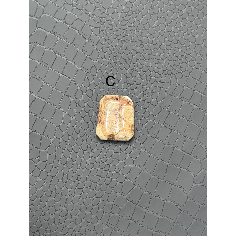 HKAG0626-022 C級尊者靈骨吊咀 大約3cm x 2.5cm 附頸繩 隨機款 (A22)