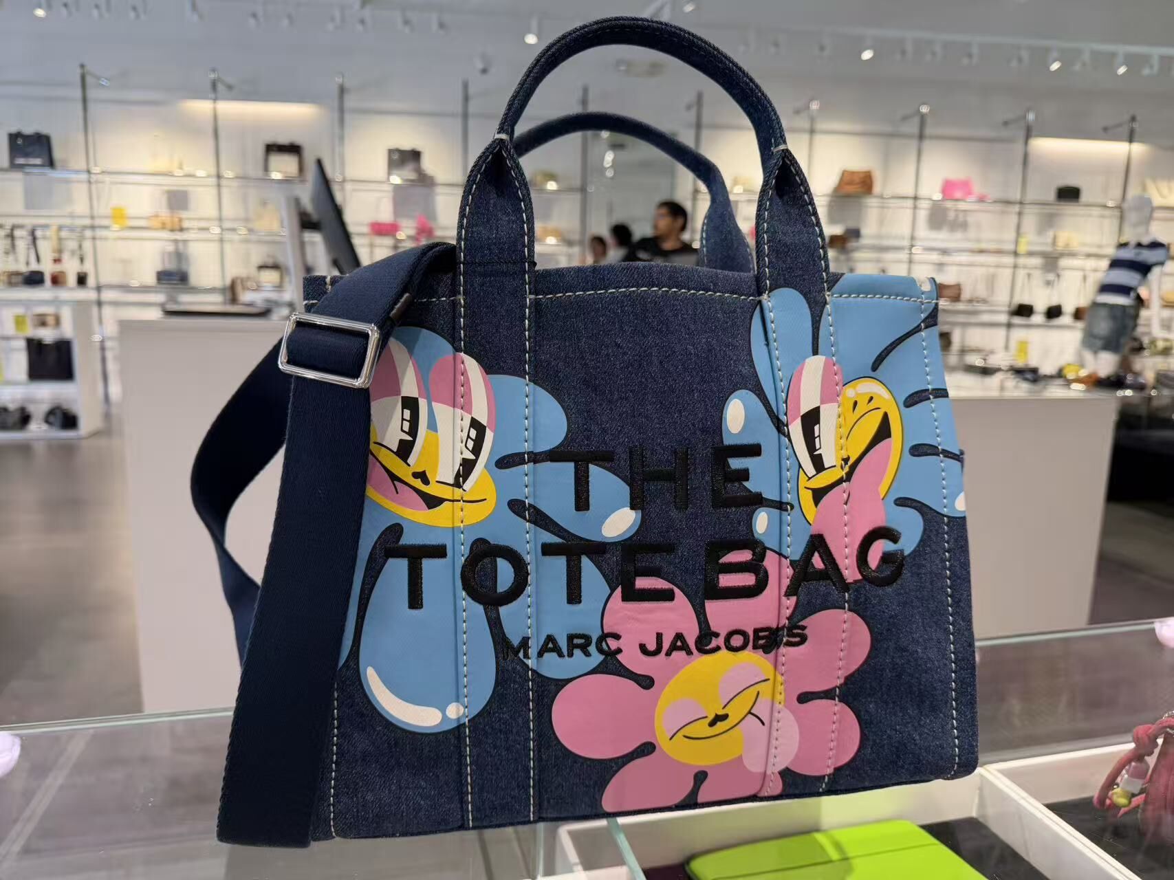 【直播】Marc Jacobs LX062629 花卉塗鴉牛仔托特包