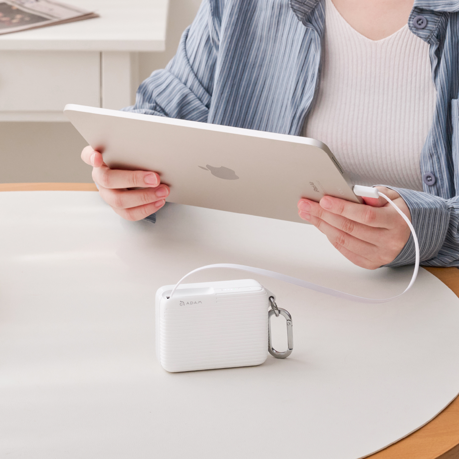 VIONTA T1S 10000mAh Solid-State Power Bank with Built-In Cable