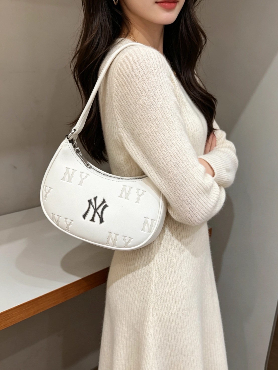MLB MONOGRAM 老花系列 26SS 壓紋 餃子包