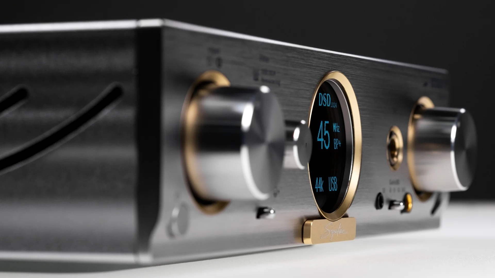 iFi Audio Pro iDSD Signature Streamer DAC / Amp offers extreme sonic tailoring