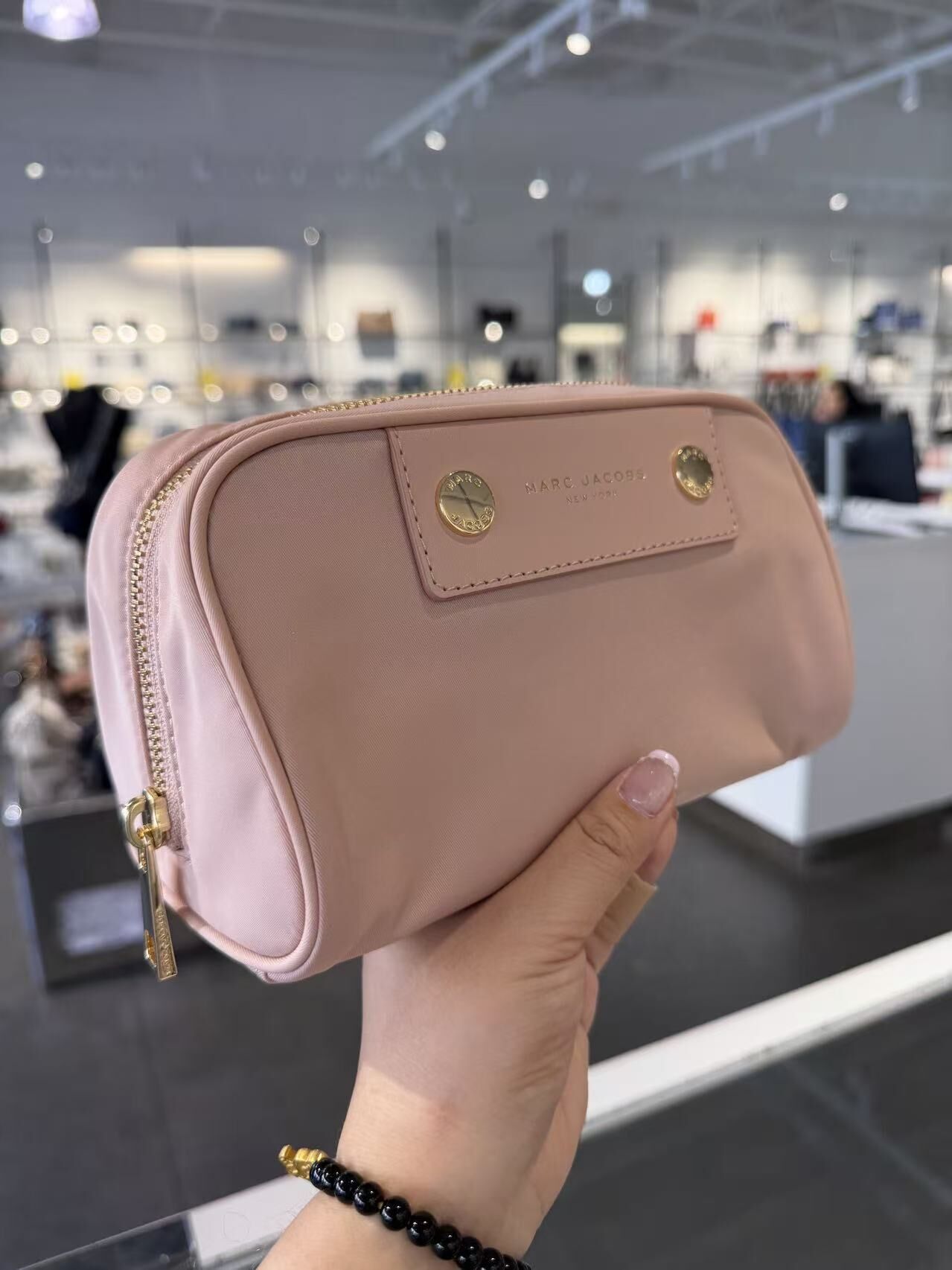 【直播】Marc Jacobs LX062642 尼龍化妝包(粉色)