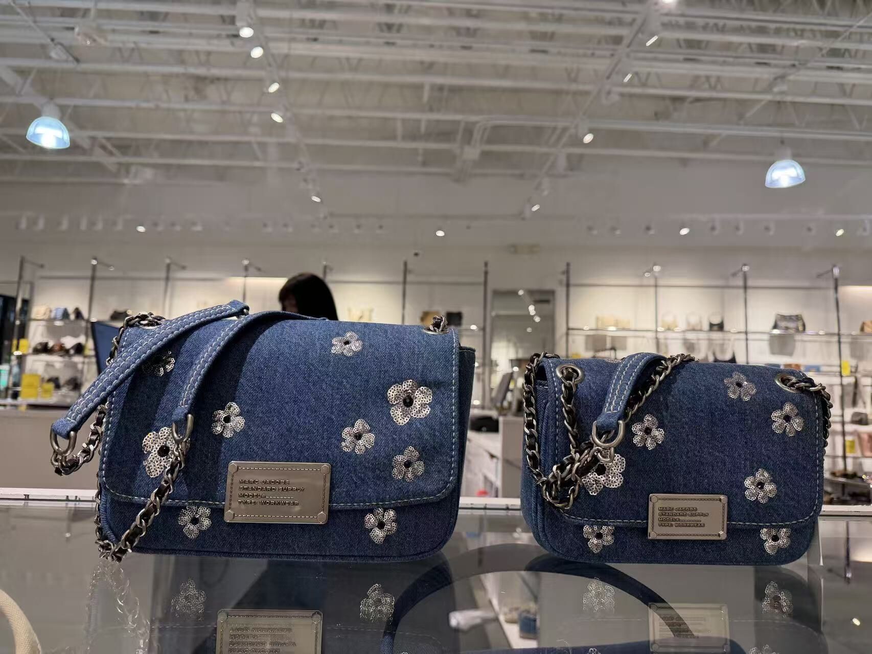 【直播】Marc Jacobs LX062644 Groove 小雛菊牛仔單肩包