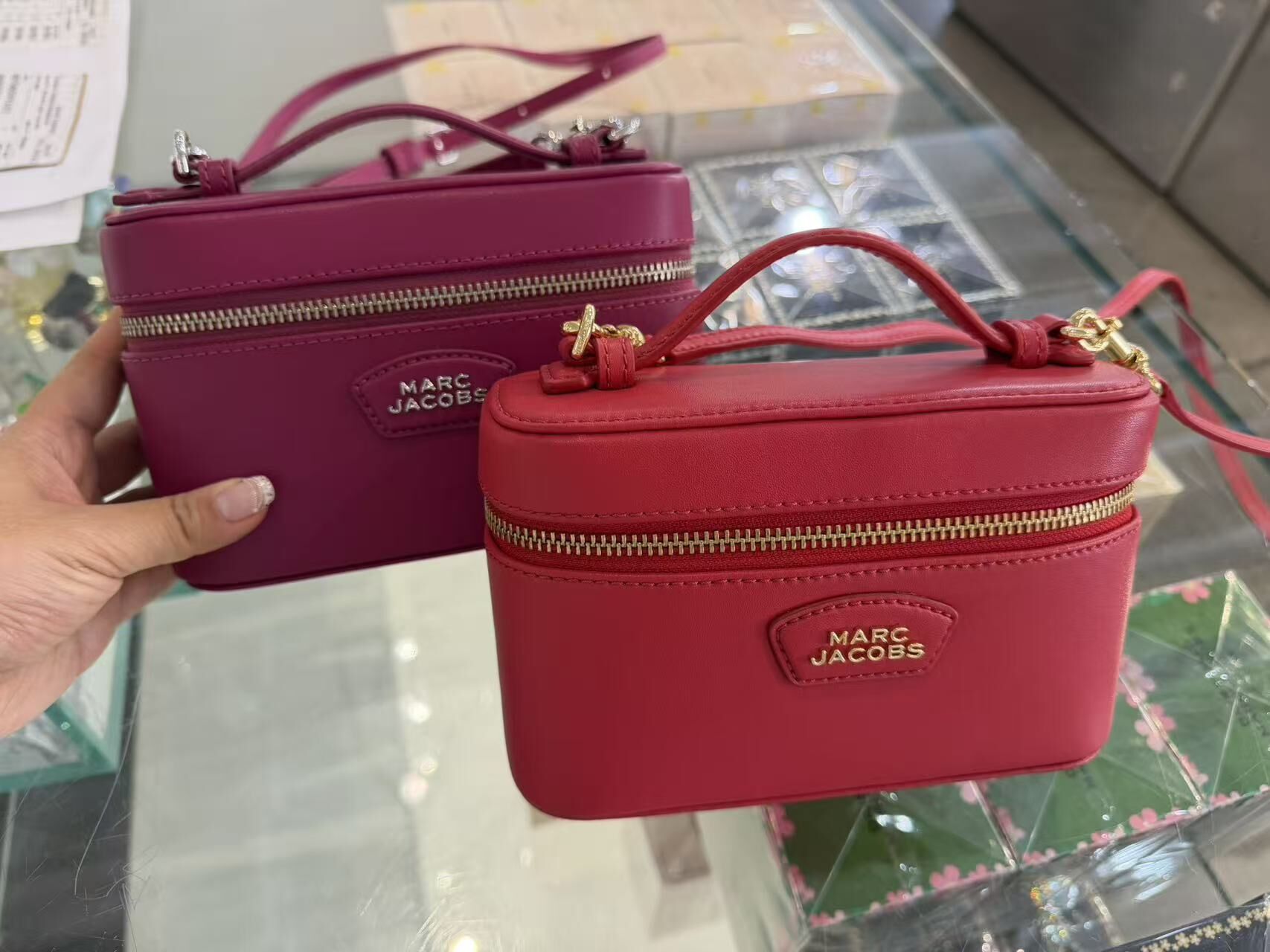 【直播】Marc Jacobs LX062645 logo拉鏈斜咩包