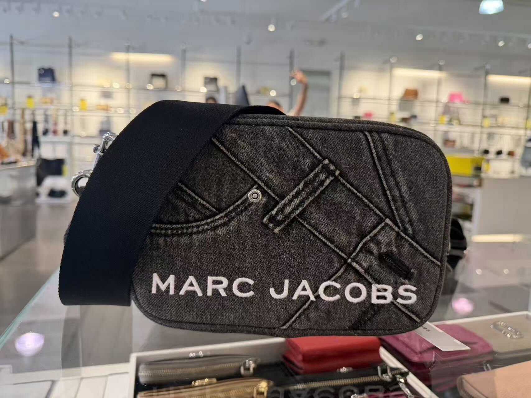【直播】Marc Jacobs LX062647 牛仔相機包(黑色)