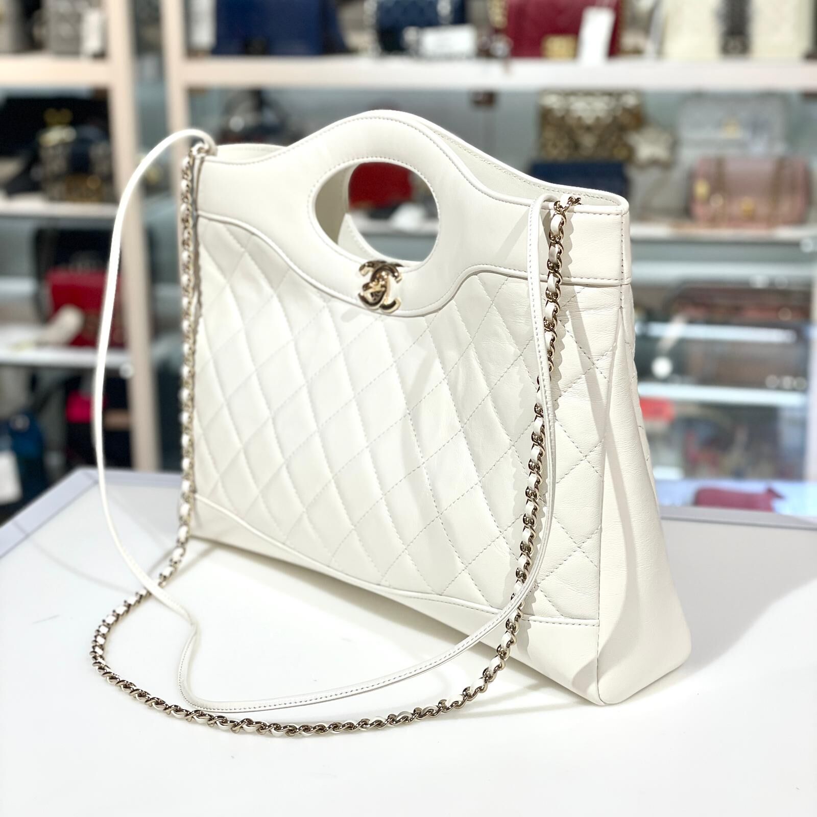 全新Chanel 31 bag Medmiu,  White Shiny Calf Leather, 白色油蠟皮, 香奈兒Shopping Bag @晶片#BRAND NEW #香榭站正品