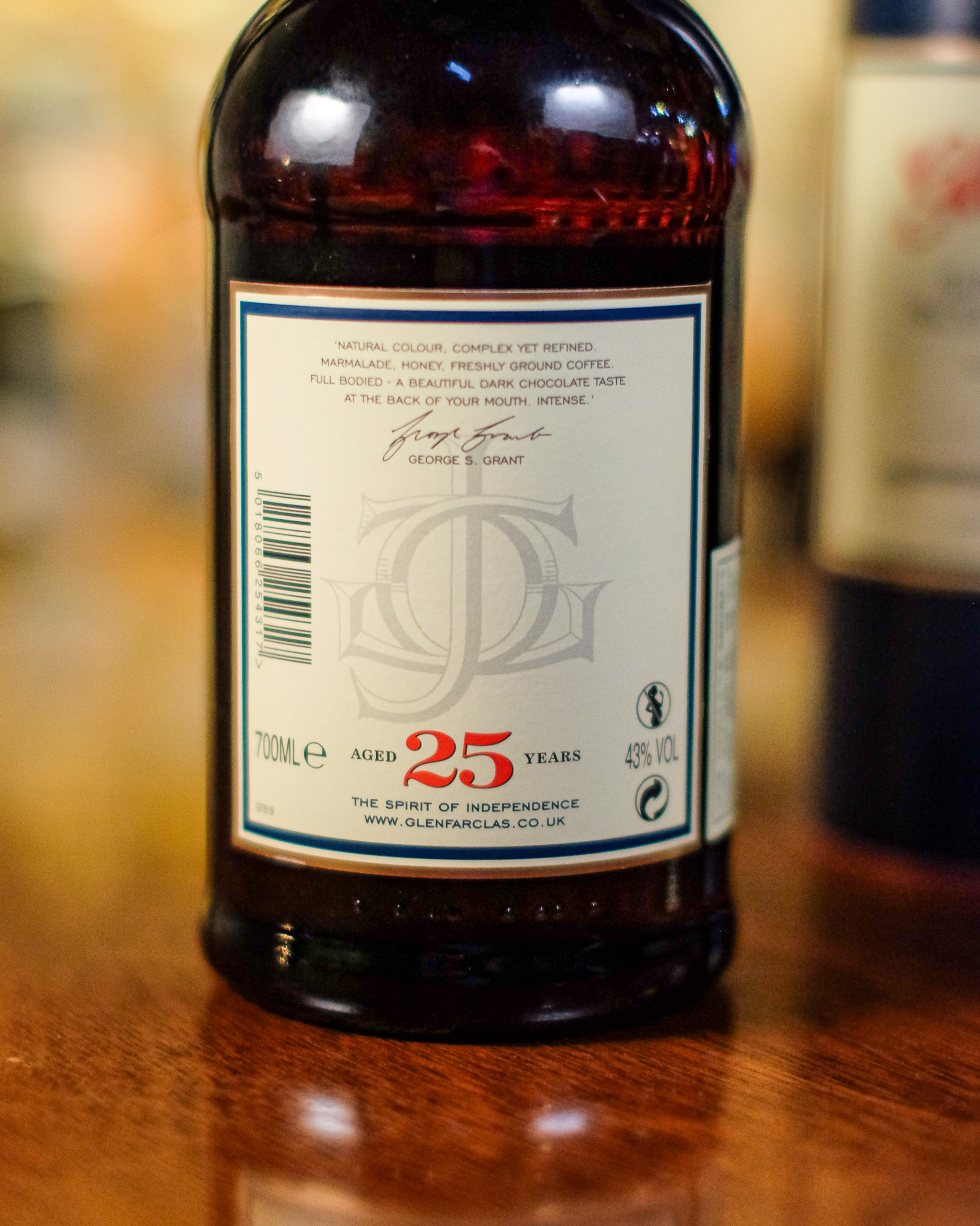 Glenfarclas 25YO 43% (圓桶）