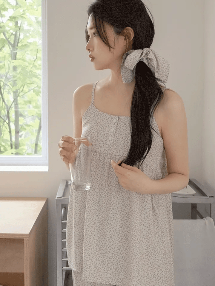 Juuneedu｜[短袖睡衣] Roye Flower Sleeveless Scrunch Pajama [2 colors]