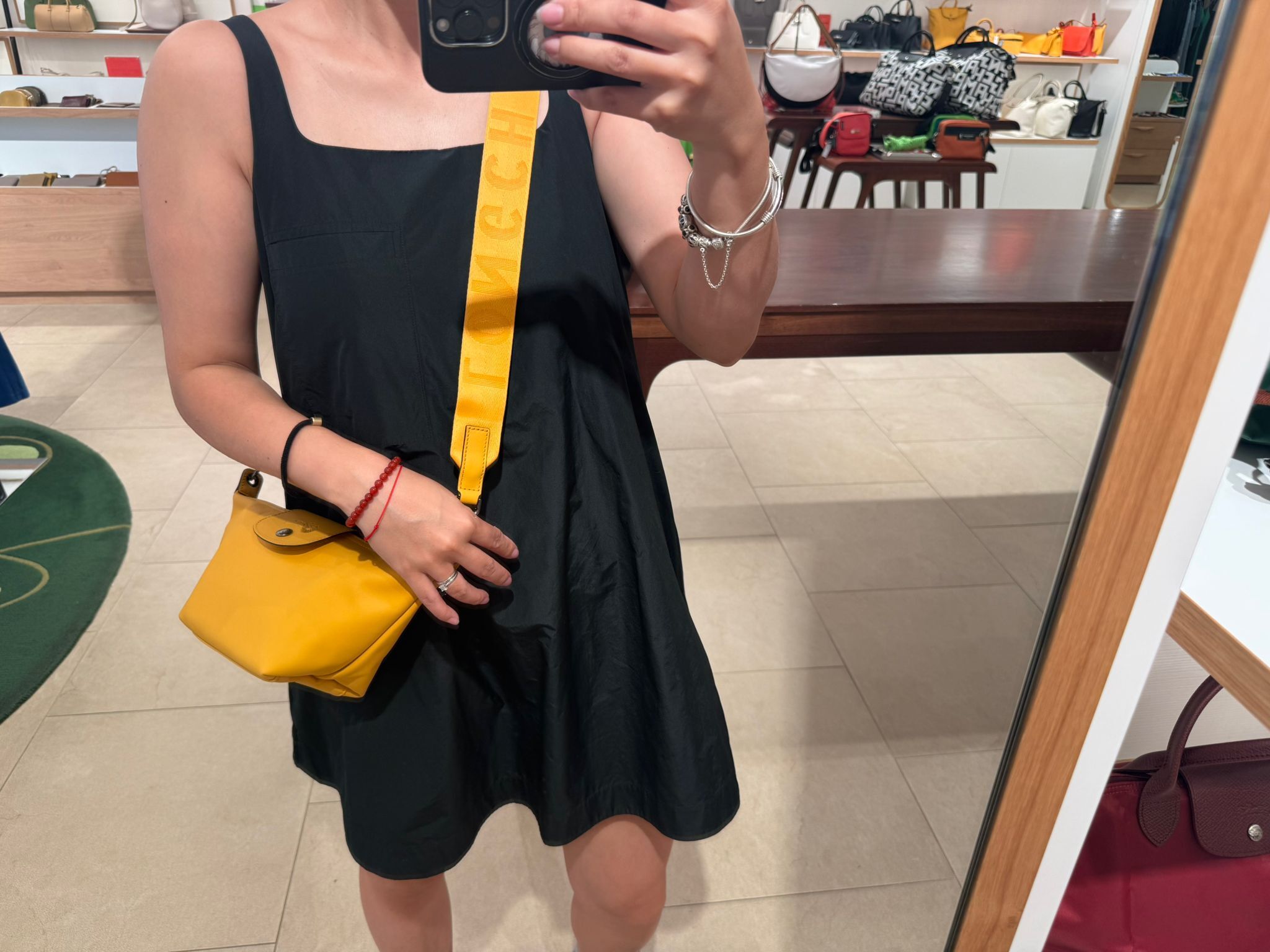 LYS01991 Longchamp 粗肩帶牛皮餃子袋黃色