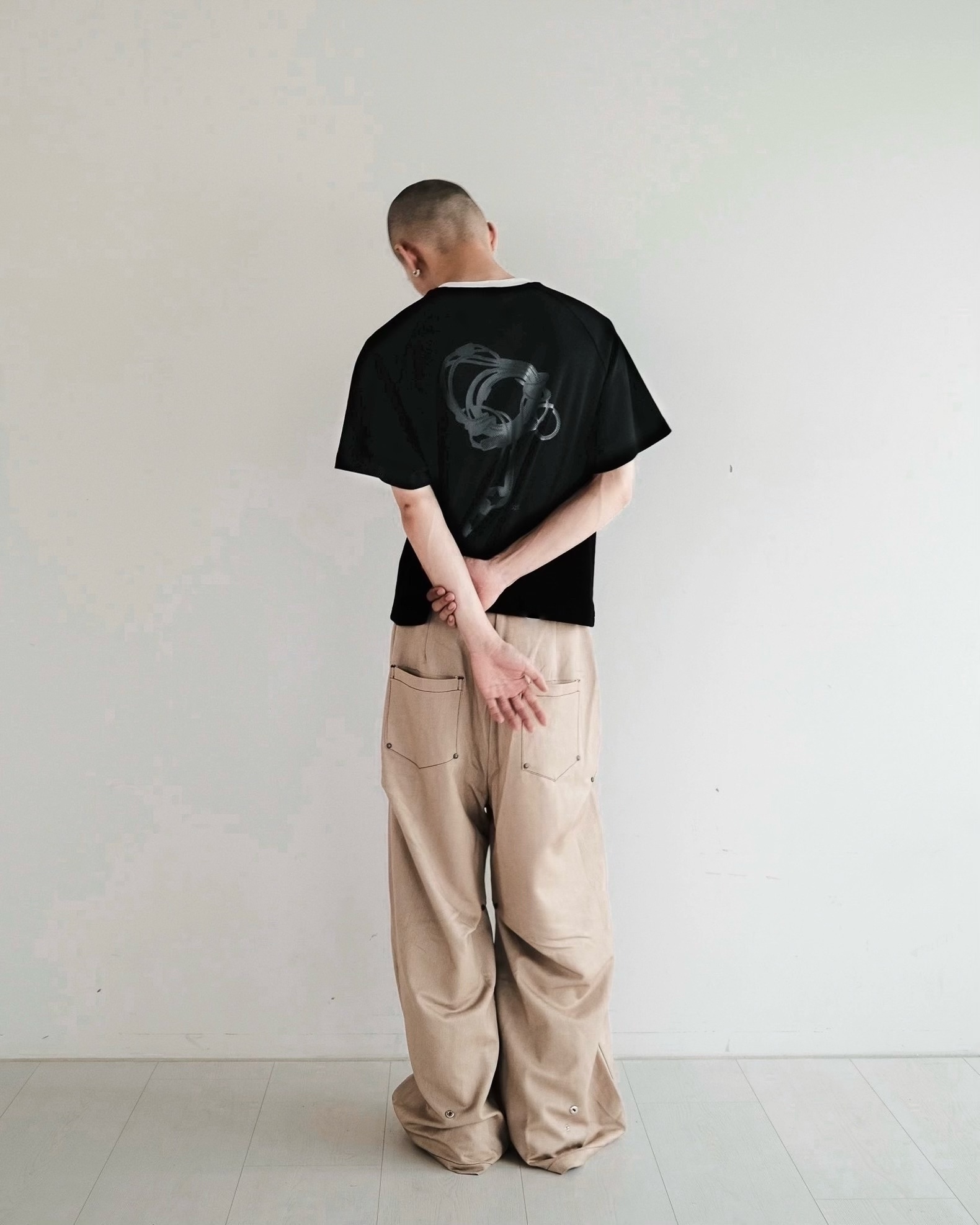 Neverland｜Earphone Tee (Black/Orange)