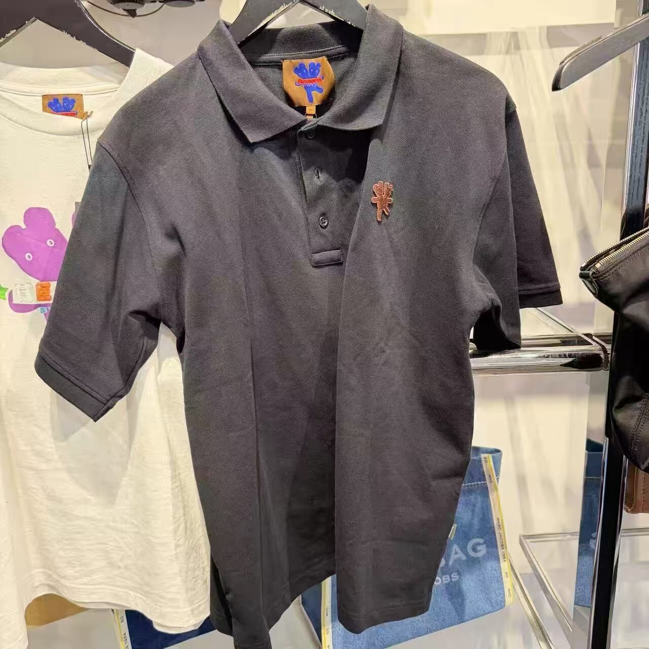 【直播】Marc Jacobs LX062668 男女同裝POLO短袖上衣