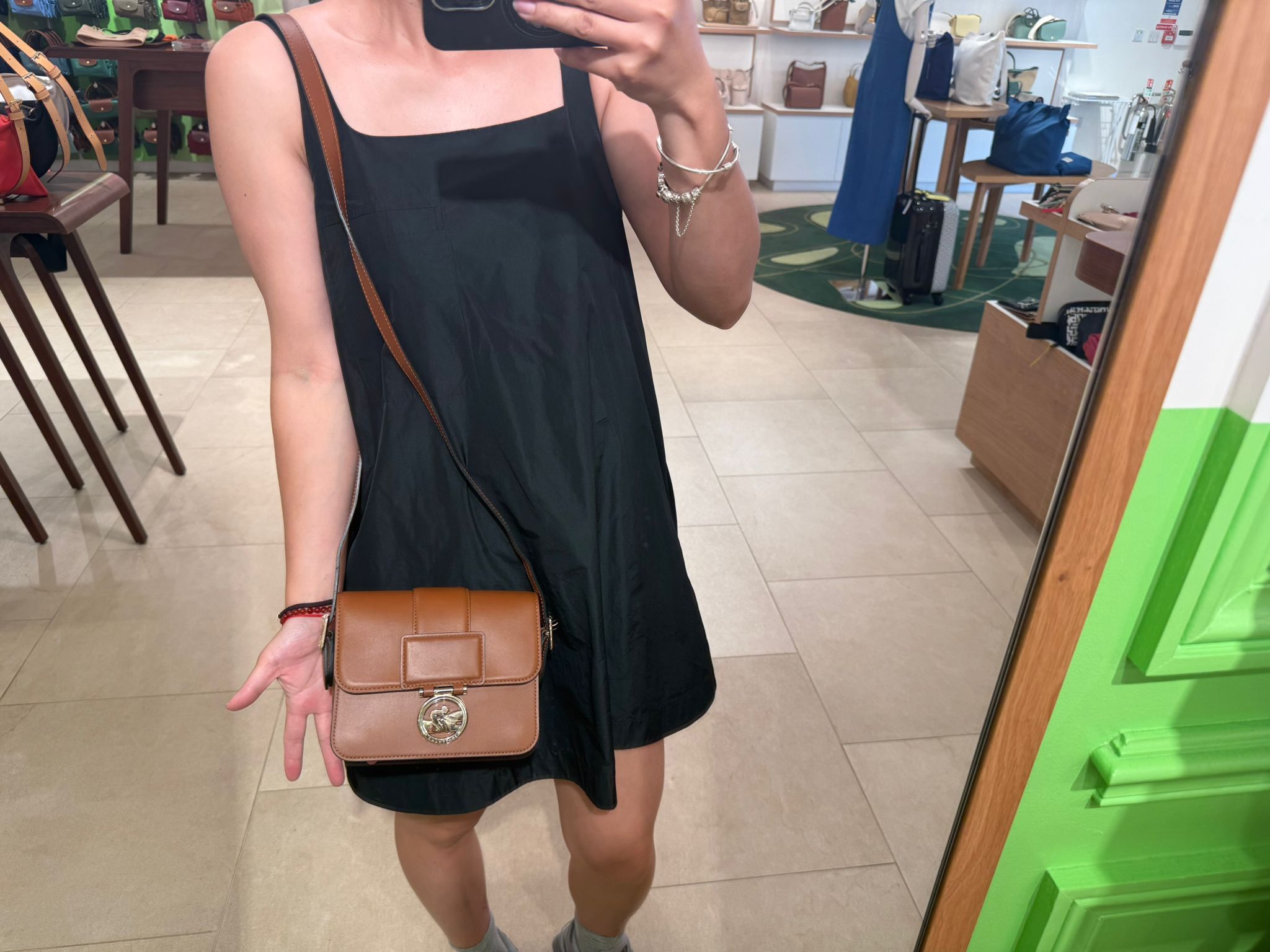LYS01794 Longchamp 小牛皮金屬LOGO翻蓋斜揹袋