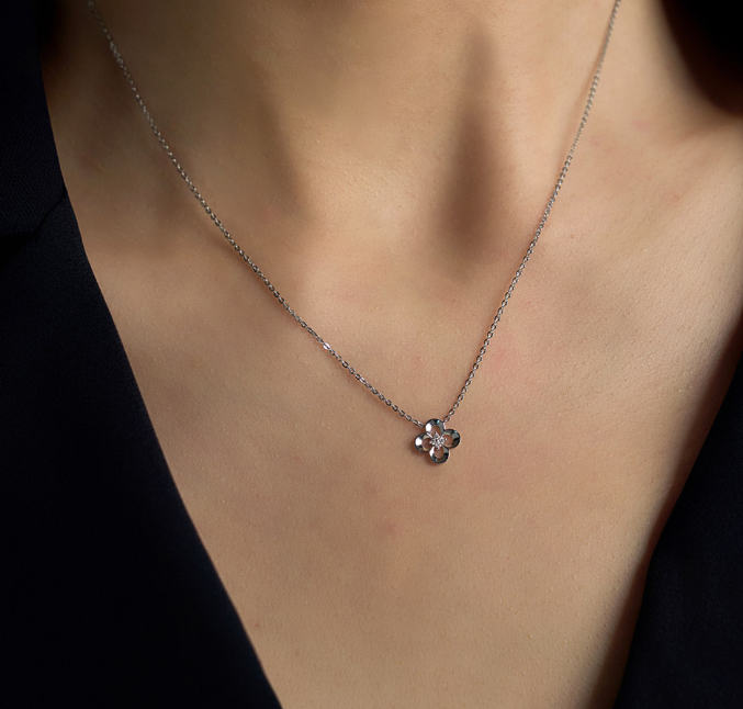 BS039 LLOYD Petite 四葉草形 0.02ct 培育鑽 10K 頸 Petite Double Clover 10K Diamond Necklace