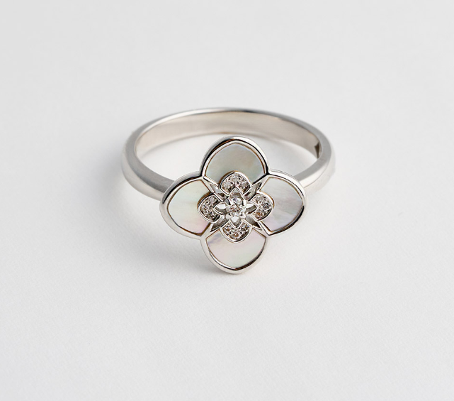 BS035 LLOYD 孫藝珍 玫瑰花園系列) 四葉白珍珠貝母 培育鑽14K 戒指 Tudor Rose Garden Silhouette White Mother-of-Pearl 14K Ring (M)