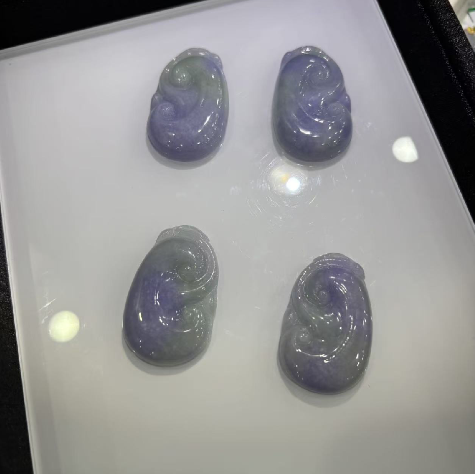 UB45 翡翠妖紫春彩如意 **連18K金扣 (TT6655) **連證書