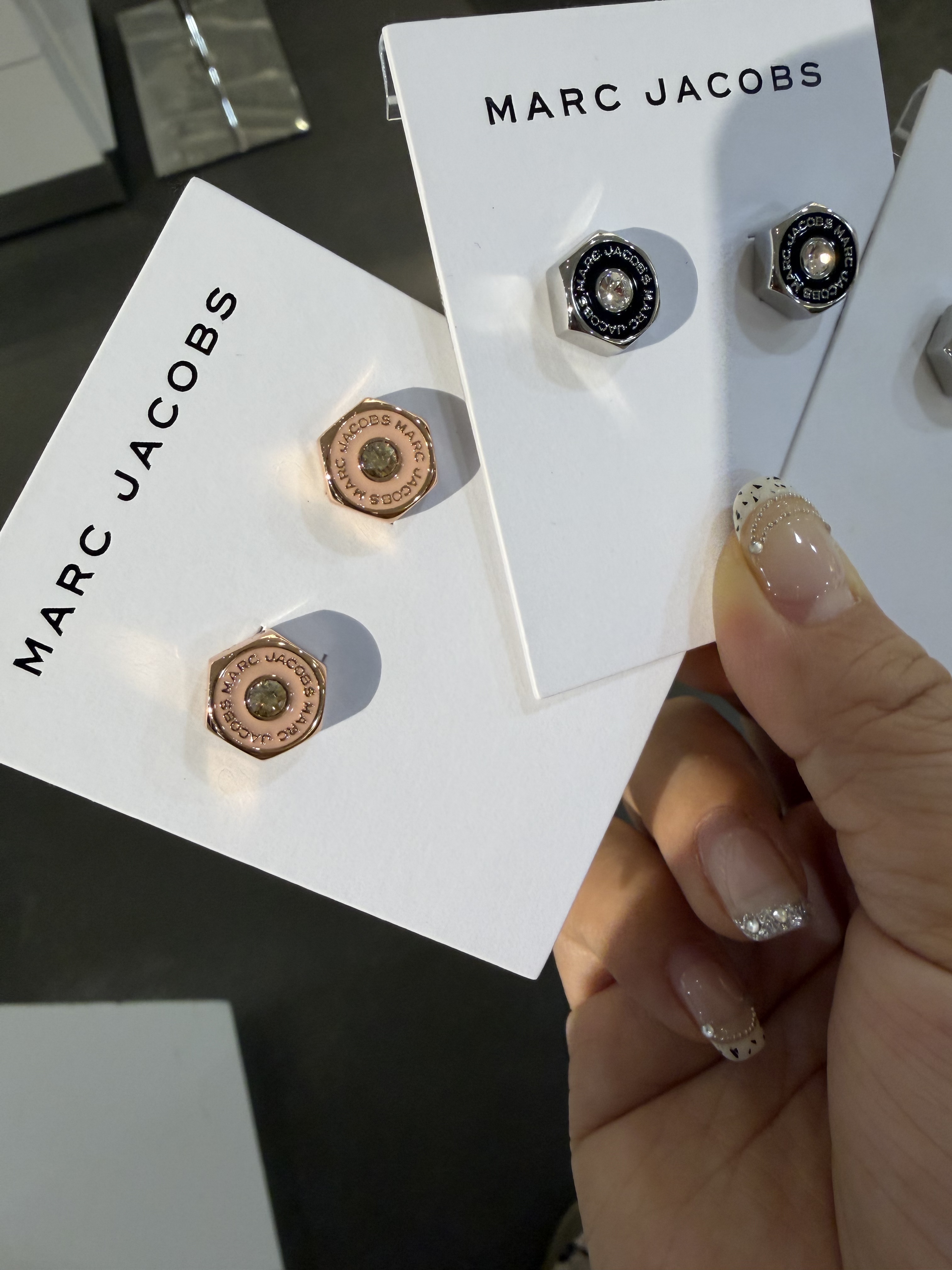 【直播】Marc Jacobs LX062680 六角形耳環