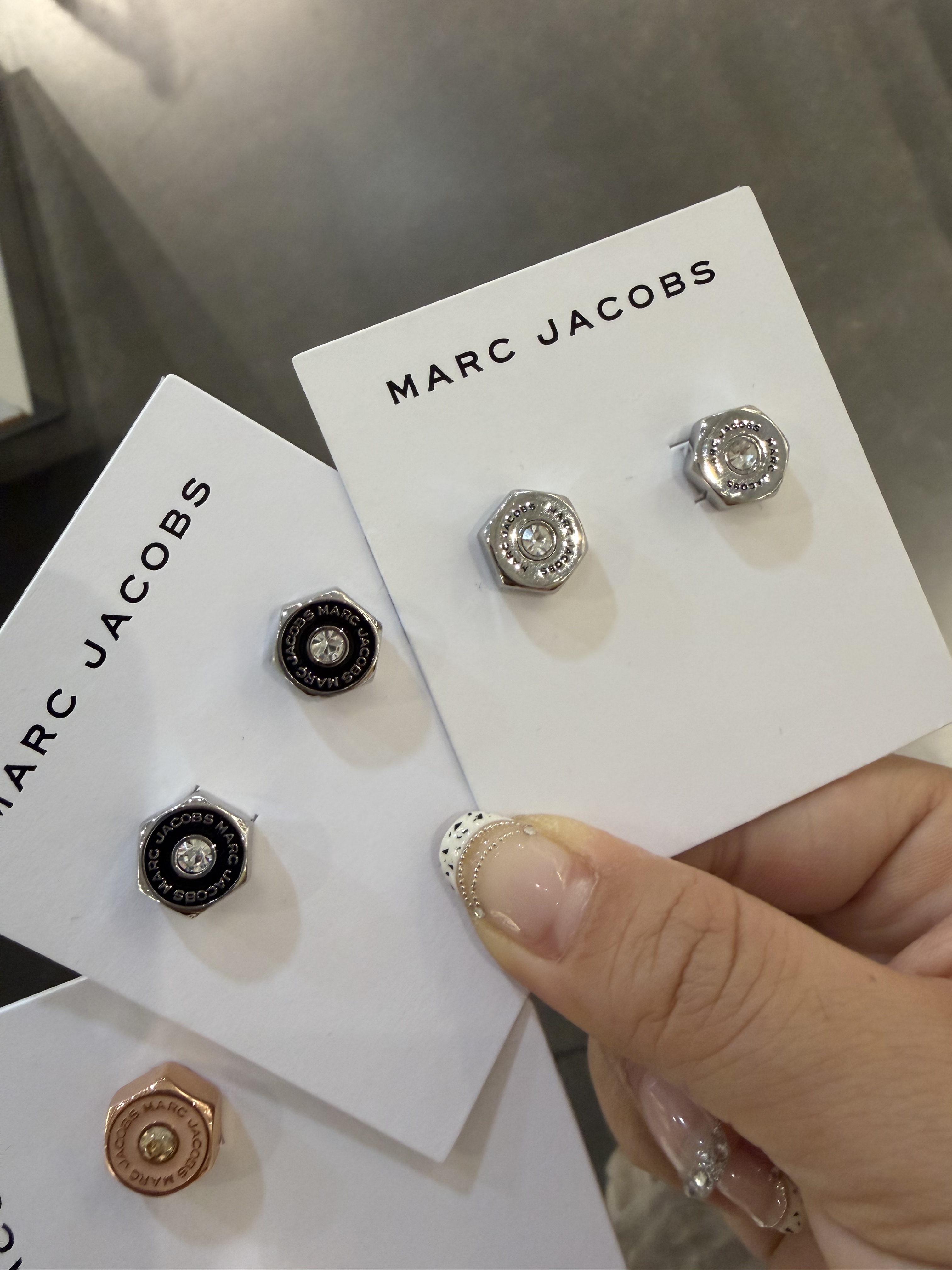 【直播】Marc Jacobs LX062680 六角形耳環
