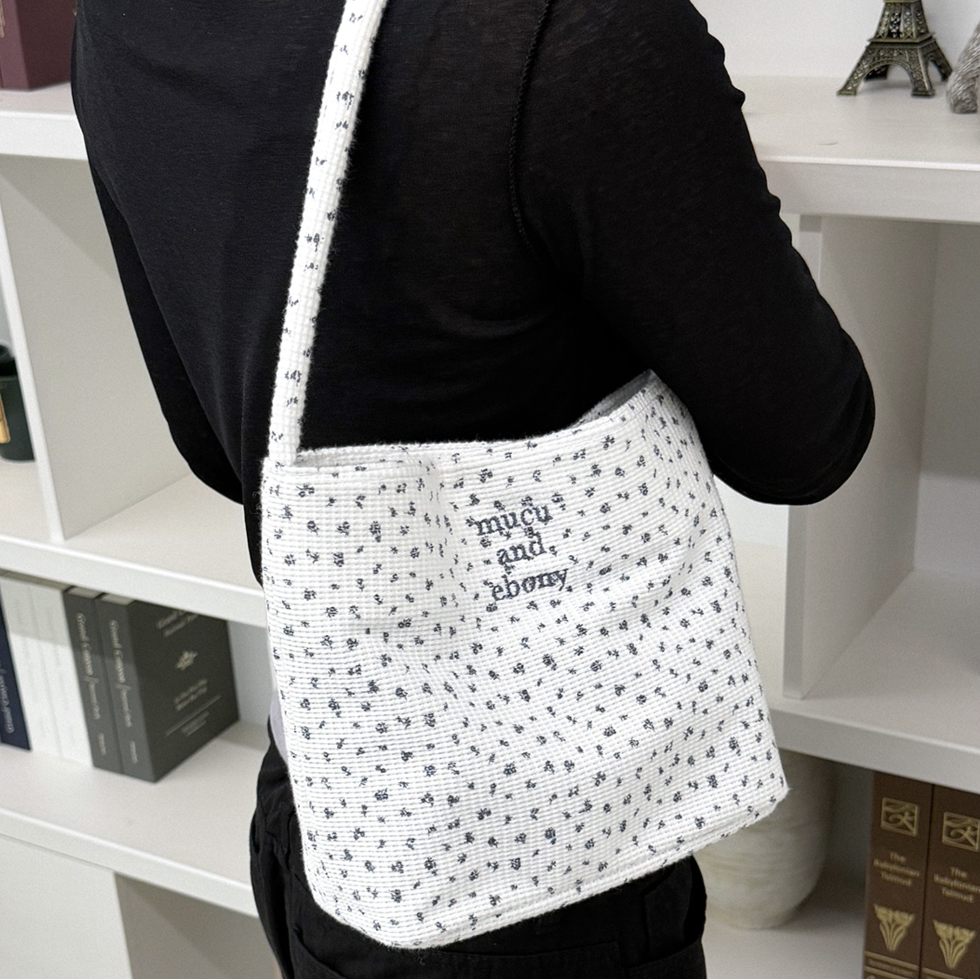 <韓國代購> MUCU AND EBONY NEAREST BAG