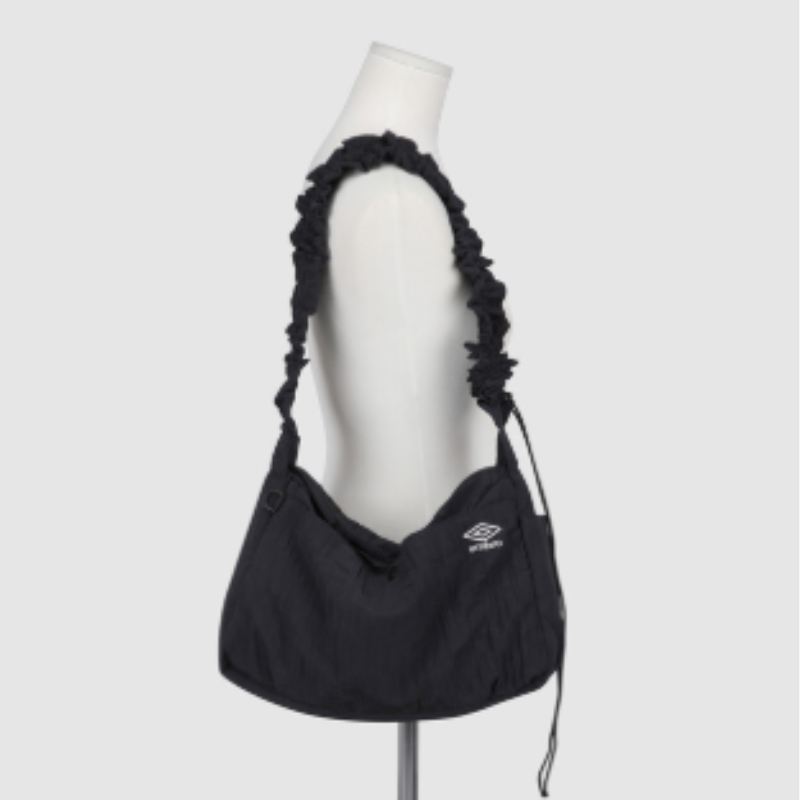 【代購】UMBRO Creez Luna Bag 半月肩背包 皺感尼龍腋下包 可調式肩背包 韓國潮流包