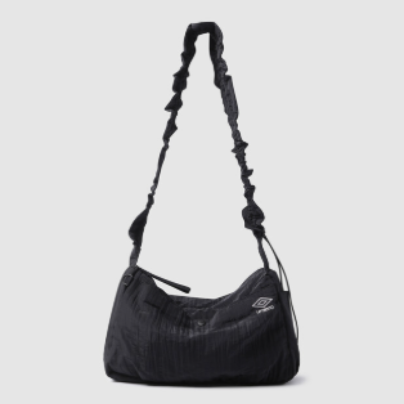 【代購】UMBRO Creez Luna Bag 半月肩背包 皺感尼龍腋下包 可調式肩背包 韓國潮流包