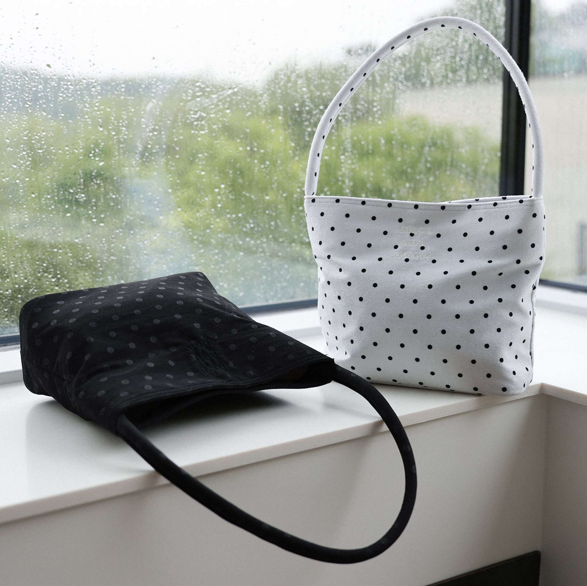 <韓國代購> MUCU AND EBONY NEAR BAG