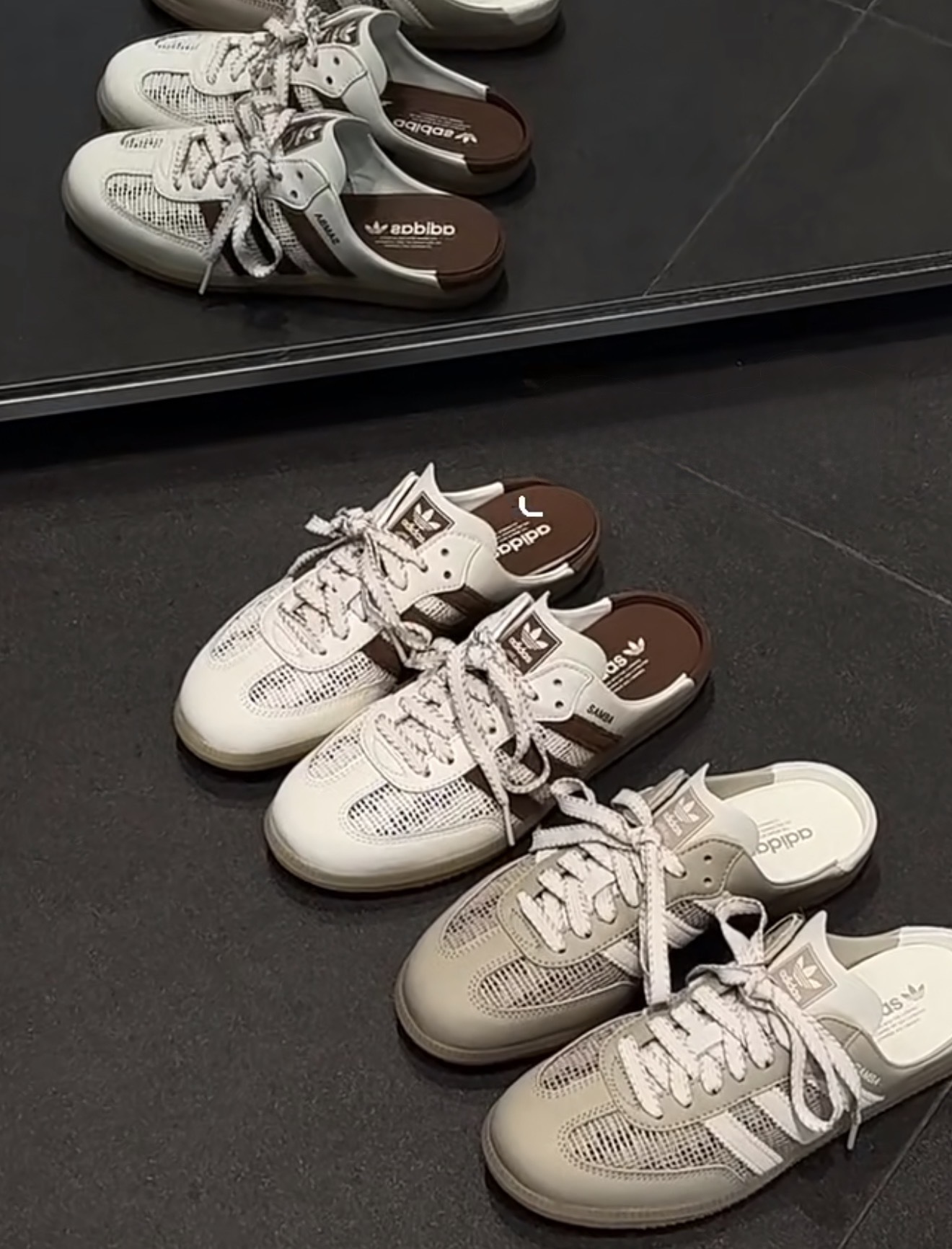 【Luxury】 ADIDAS ORIGINAL SAMBA MULE 淺米色 奶茶色 奶油白 酒紅 Ｔ字鞋 Ｔ頭 包頭鞋 舒適 鬆弛 拖鞋 編織穆勒鞋 HP5050 HP5051 涼拖鞋 半截式拖鞋 KH7719