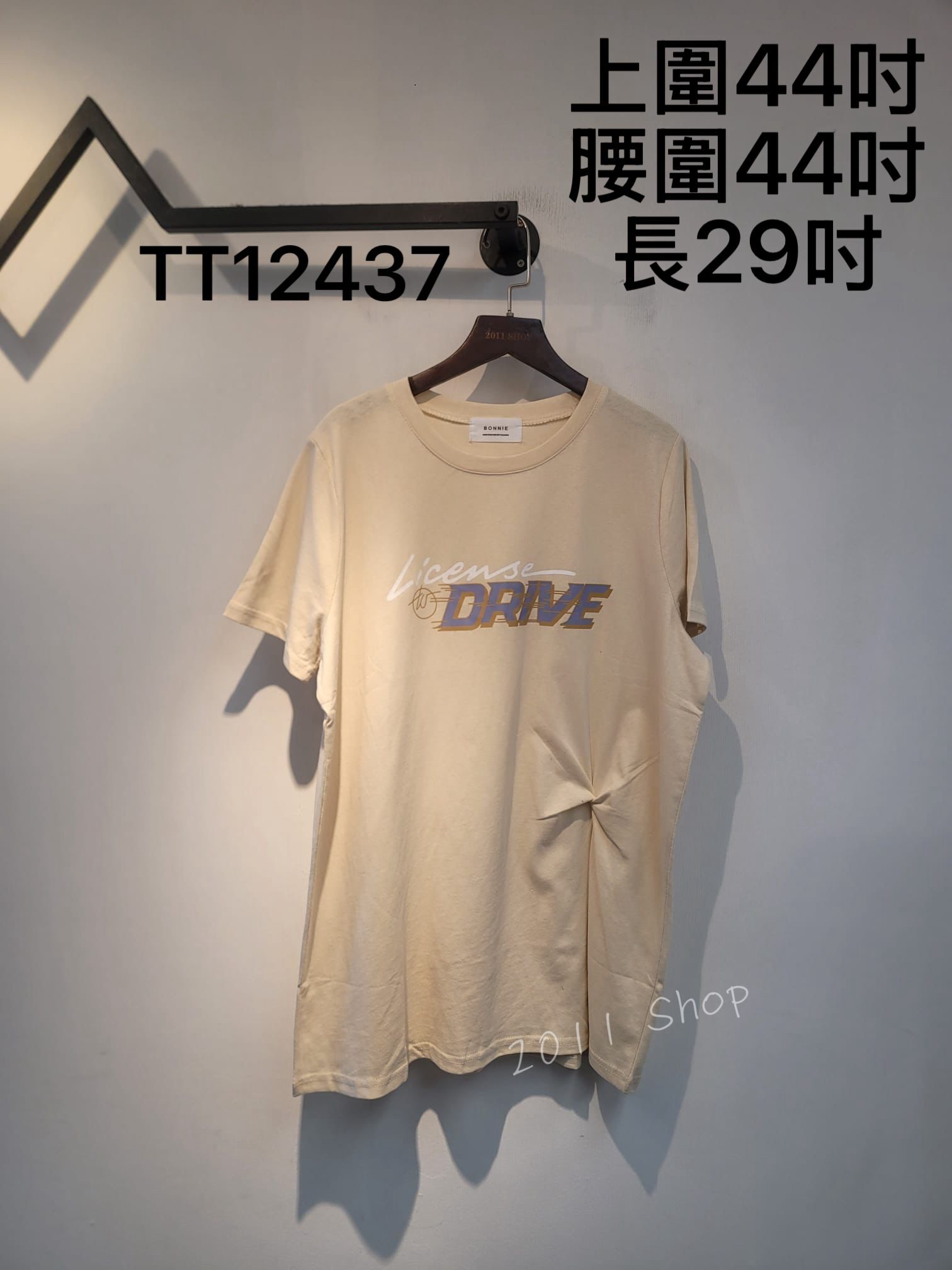 圓領英文字印花打結長T恤 上圍44吋 腰圍44吋 長29吋 TT12437 *(指定款3件包運*不夾單)