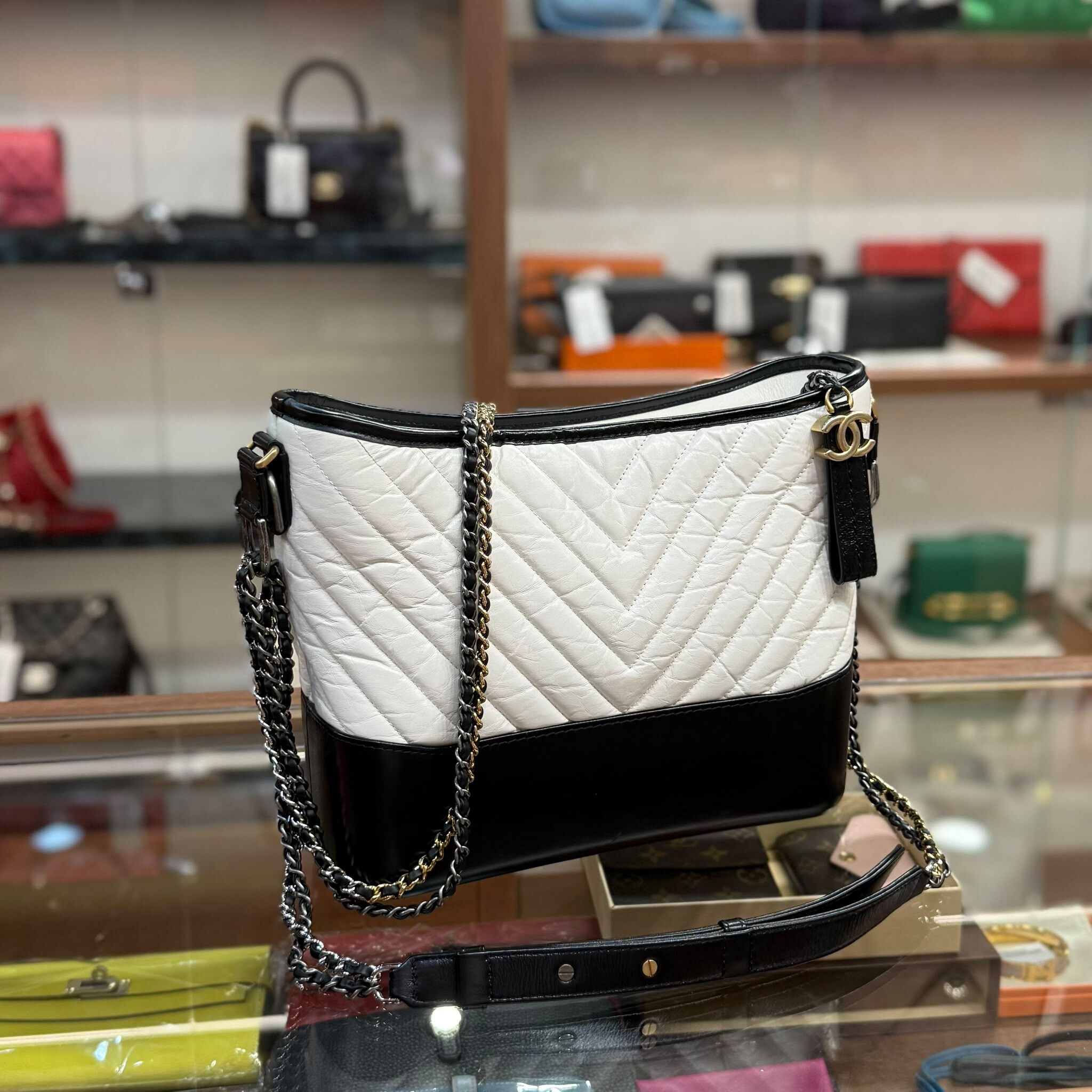 95%New Used Chanel Gabrielle Medium 中號牛皮黑白熊貓 #香奈兒流浪包