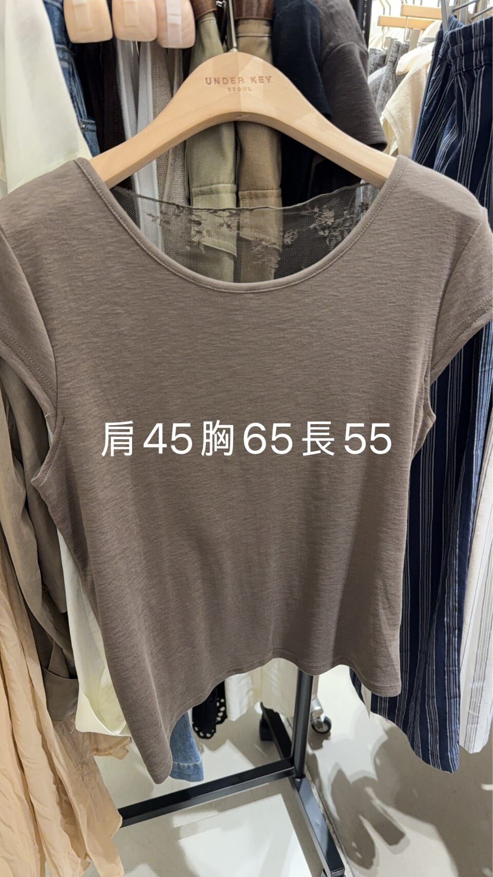 UK6348 花花網紗拼接露背軟綿上衣