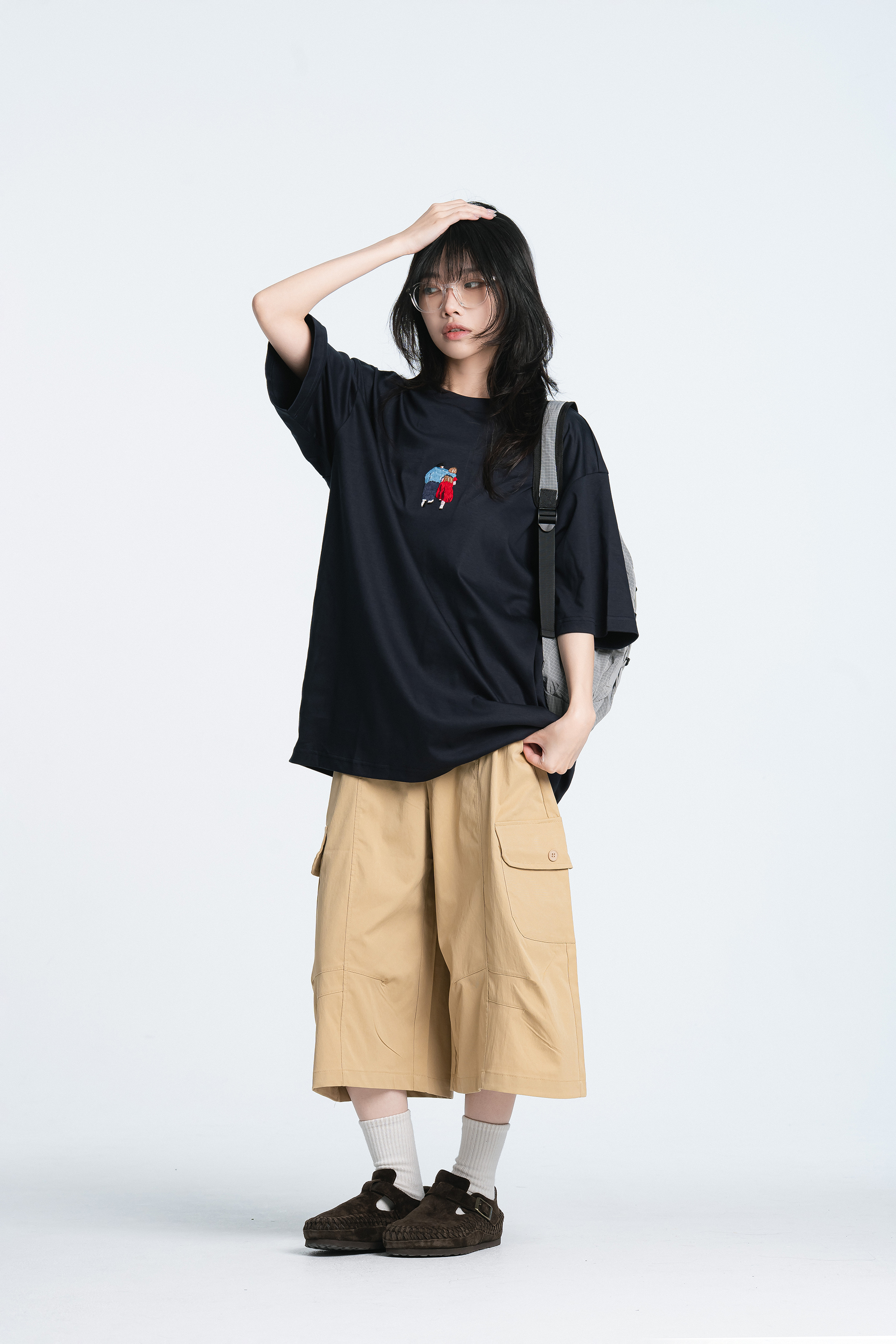 超質感刺繡人物短袖t 2色