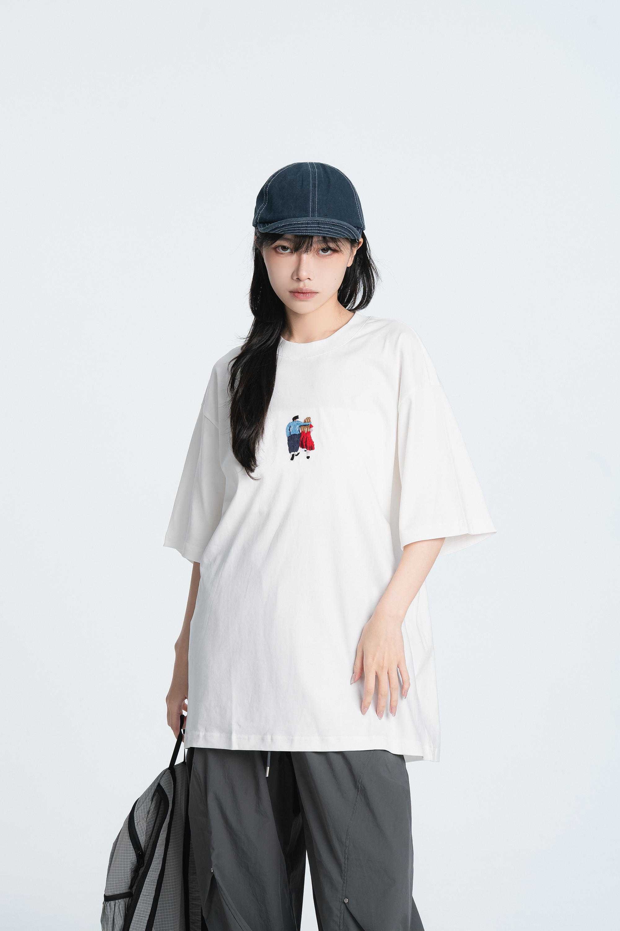 超質感刺繡人物短袖t 2色