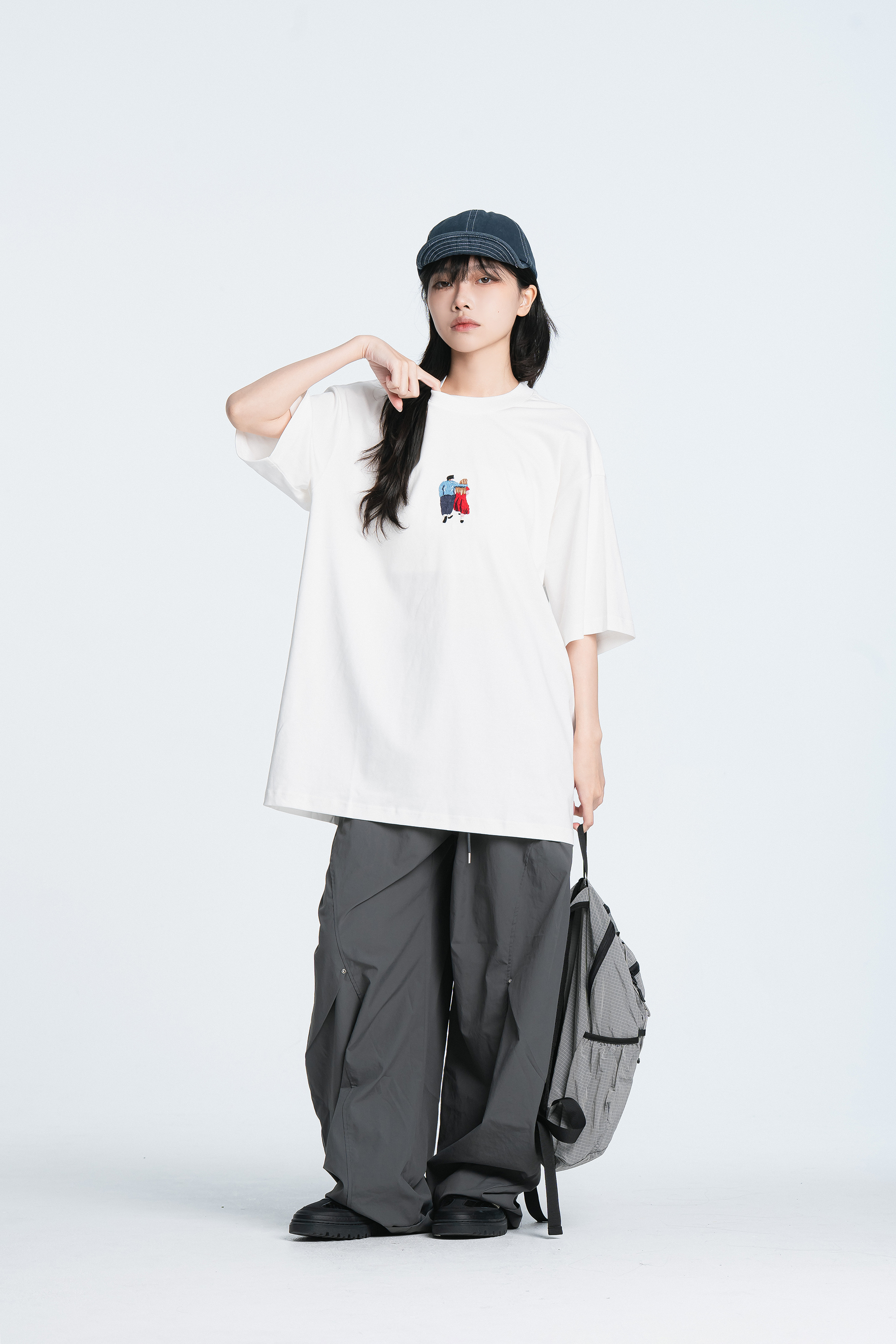 超質感刺繡人物短袖t 2色