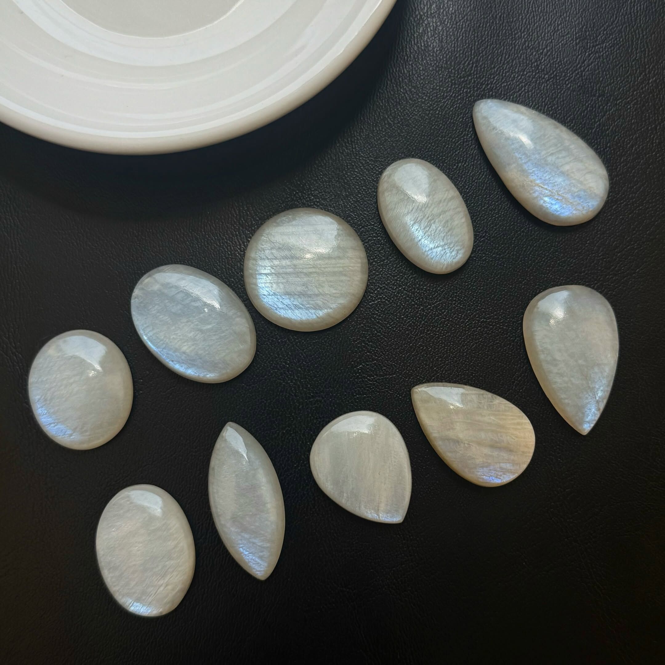 [原石] 非洲奶油月光石 水晶蛋面