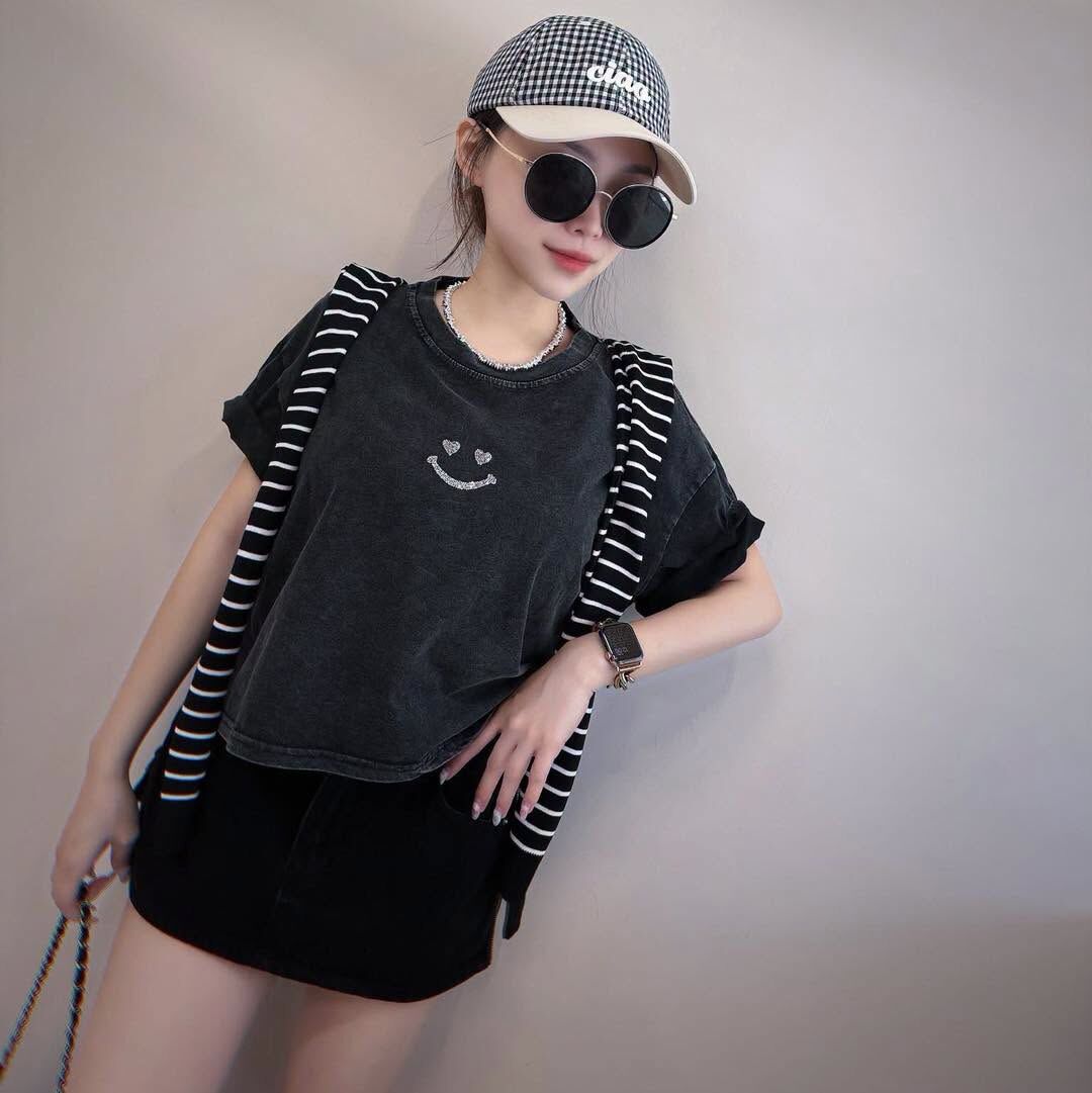 【質感閃亮微笑洗水造型棉tee】（預購）