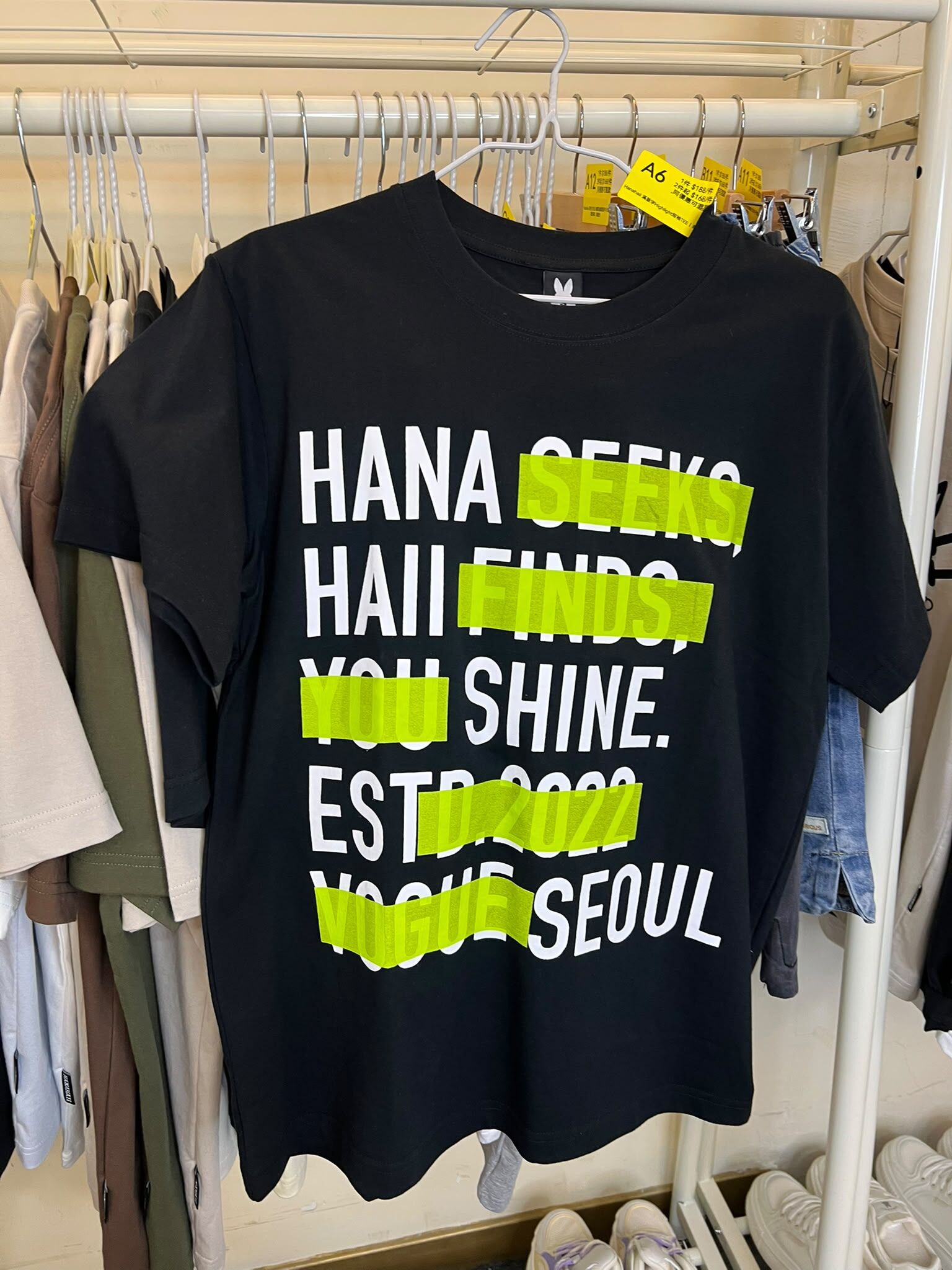 0627HA06-HANAHAII-CLOTH-Hanahaii 滿版字Highlight短袖TEE[2件起 $168/件,同優惠可混款]（A6）