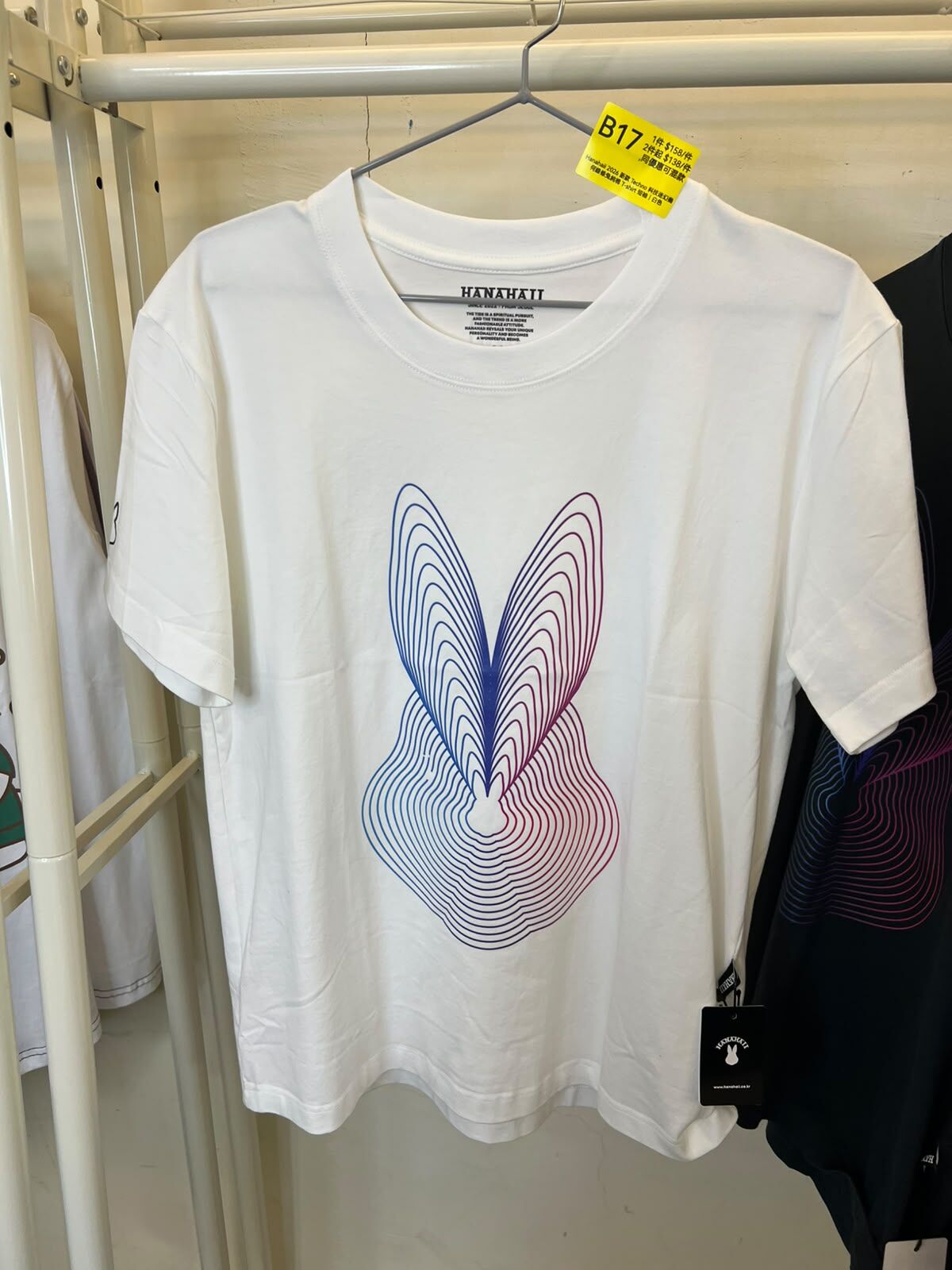 0627HA17-HANAHAII-CLOTH-Hanahaii 2026 新款 Techno 科技迷幻幾何線條兔純棉 T-shirt 短袖[2件起 $138/件,同優惠可混款]（A17）