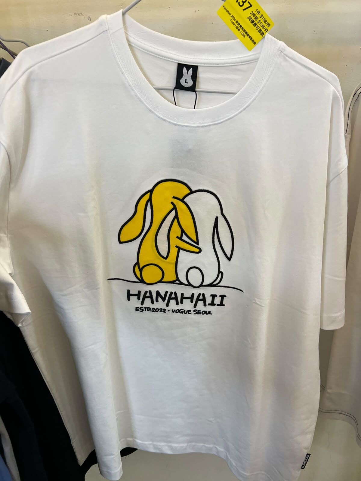 0627HA37-HANAHAII-CLOTH-Hanahaii 2026 新款雙兔搭膊頭背影純棉 T-shirt 短袖[2件起 $138/件,同優惠可混款]（A37）