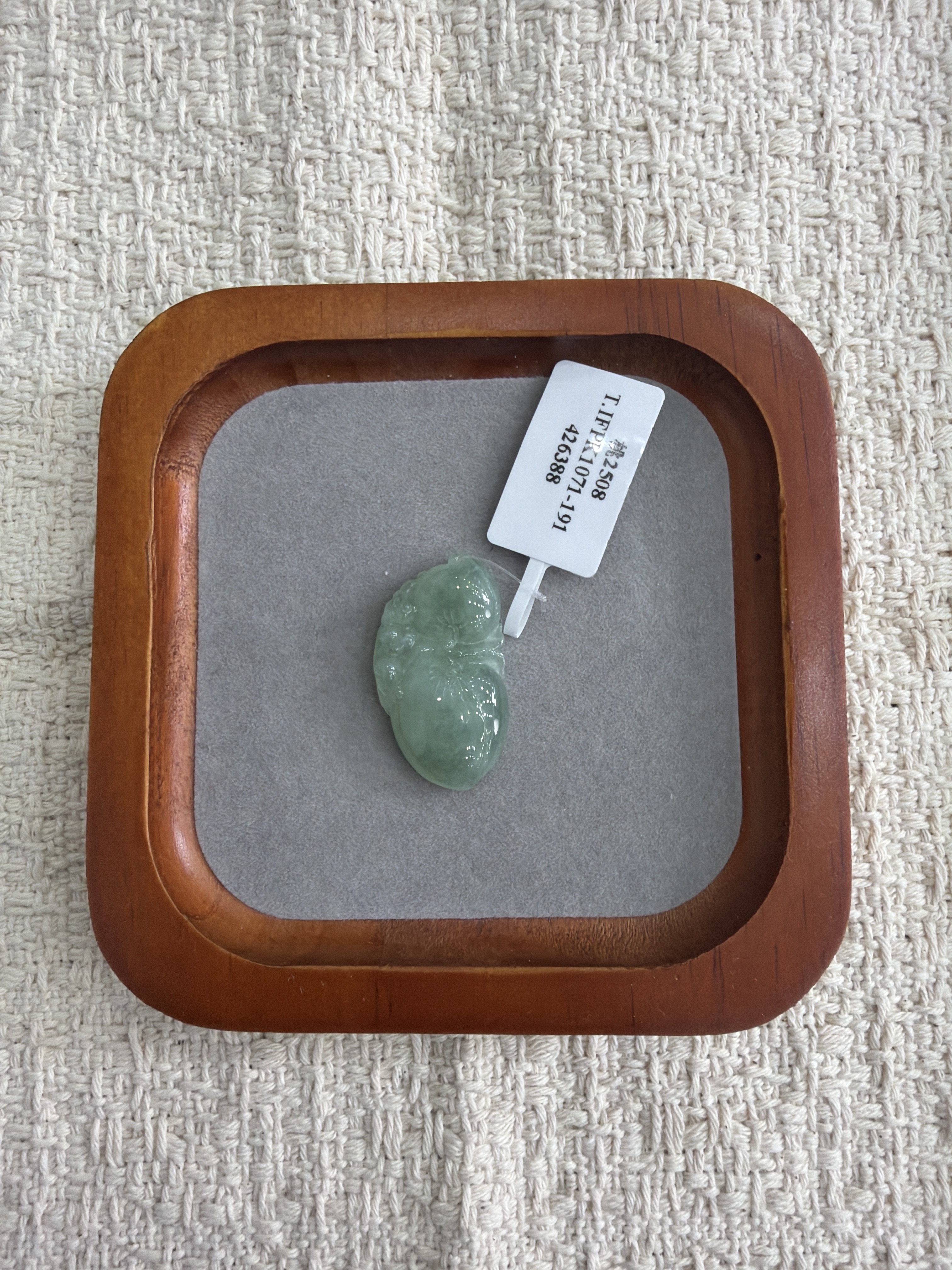 UB221 芙蓉綠桃罕見冰件 **連18K金扣 (426388) **連證書