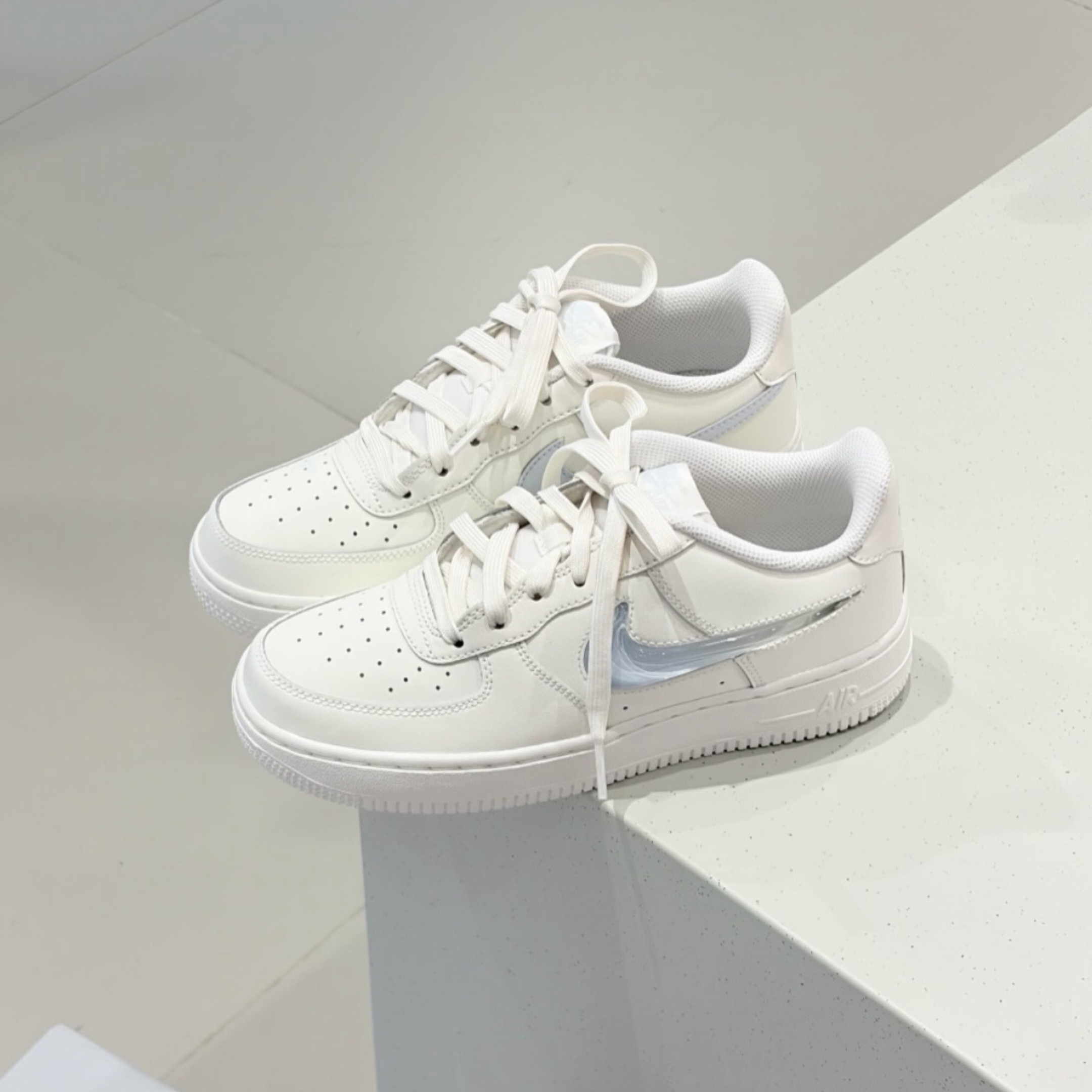 NICEDAY 代購 Nike Air Force 1 GS 白藍 天空藍 寶寶藍 漸層 果凍勾 立體勾 女鞋 IR0595-101