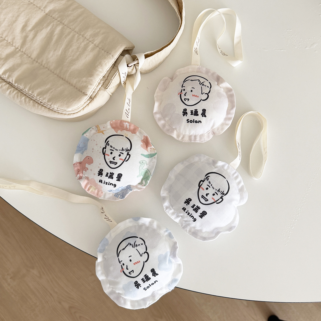 【已結單】客製化手繪大頭線圖姓名布氣球吊飾(2入) | 幼稚園姓名吊牌