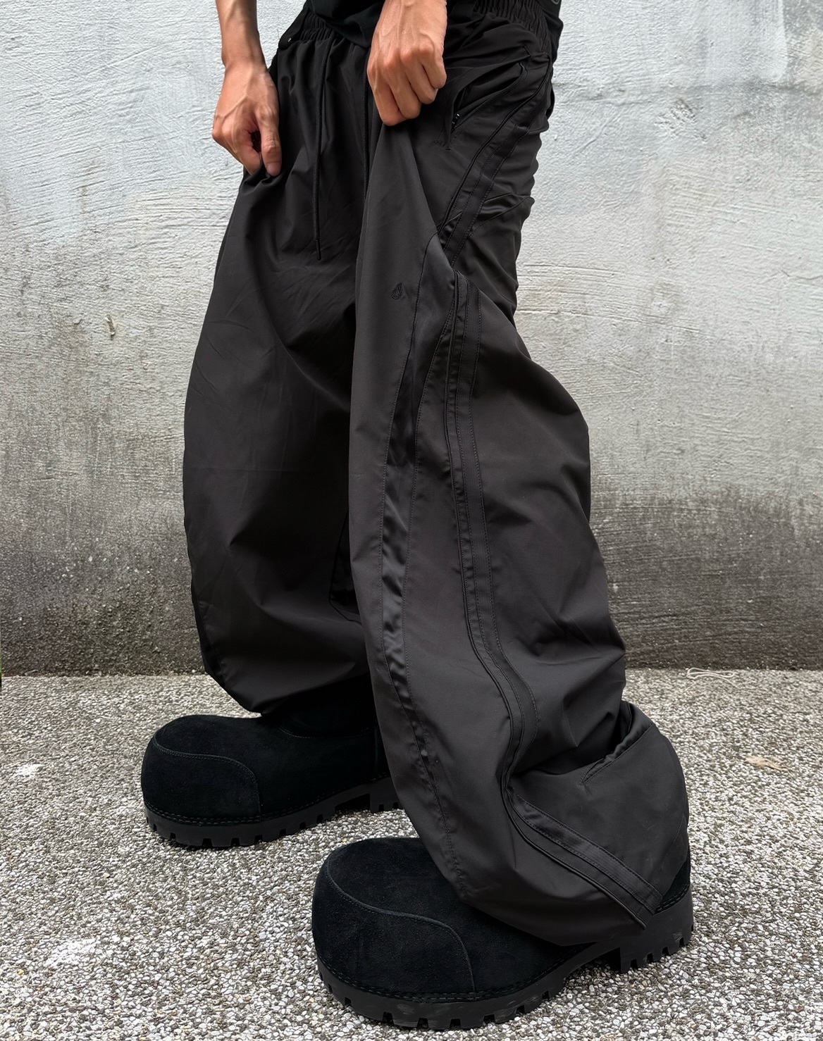 Jobdatasheet D38 Embroidered Paneled Sports Pants 刺繡 拼接 運動褲