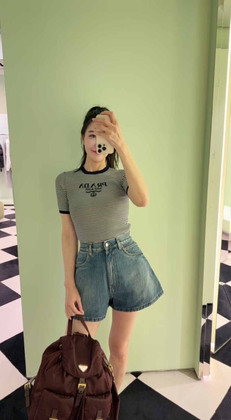 Prada 黑白間條 女款 上衣