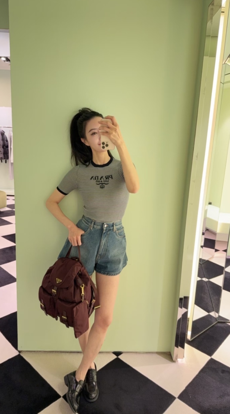 Prada 黑白間條 女款 上衣