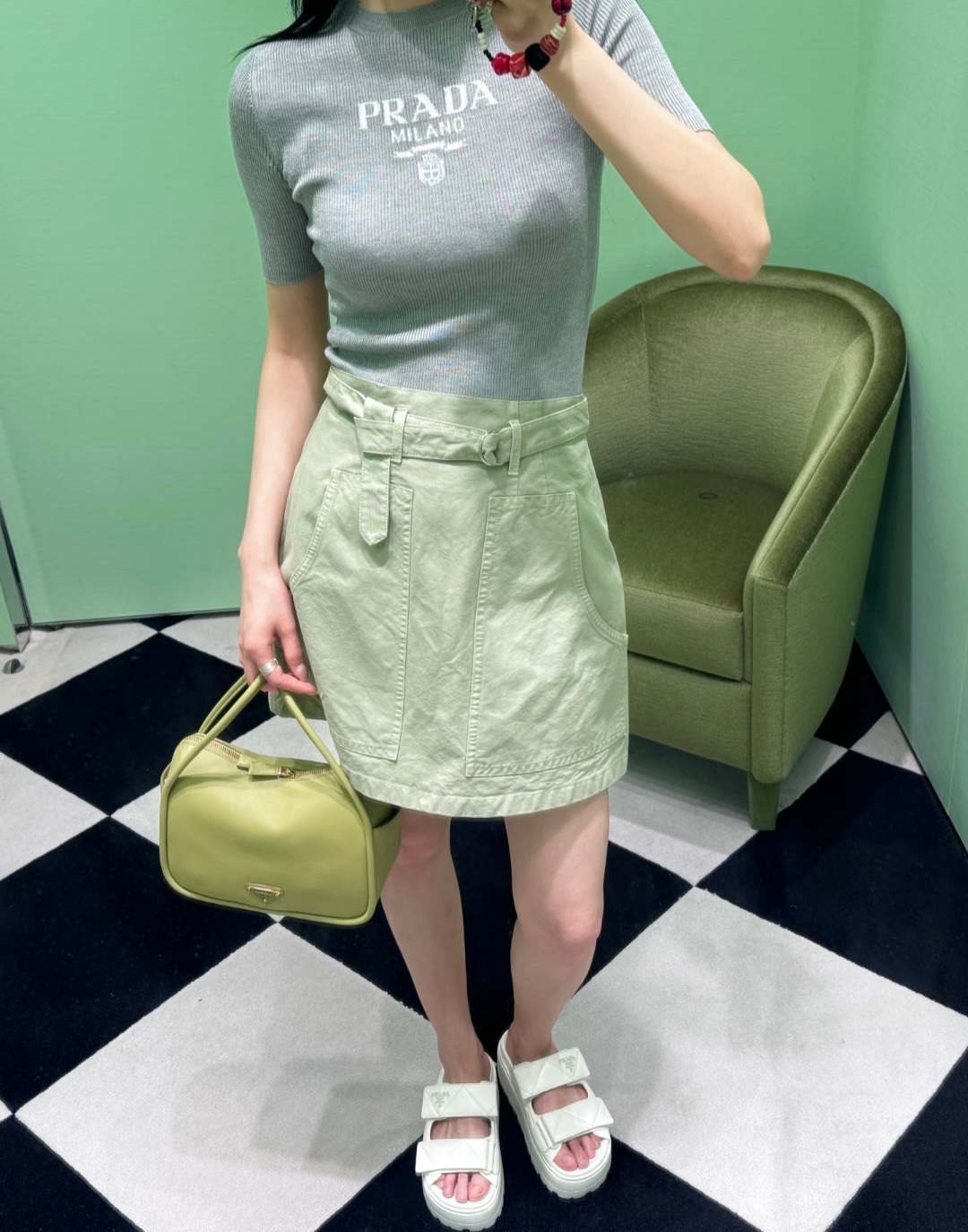 Prada 灰色白字 女款 上衣
