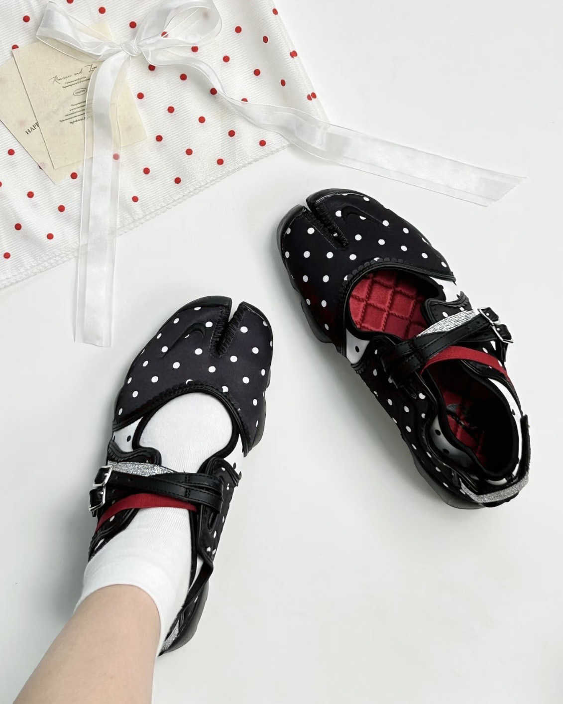 NIKE AIR RIFT BR "Polka Dots" 黑色 波點 點點 紅色 銀色 拼接 忍者鞋 分趾鞋 涼鞋 女鞋 IW2344-001 / 預購