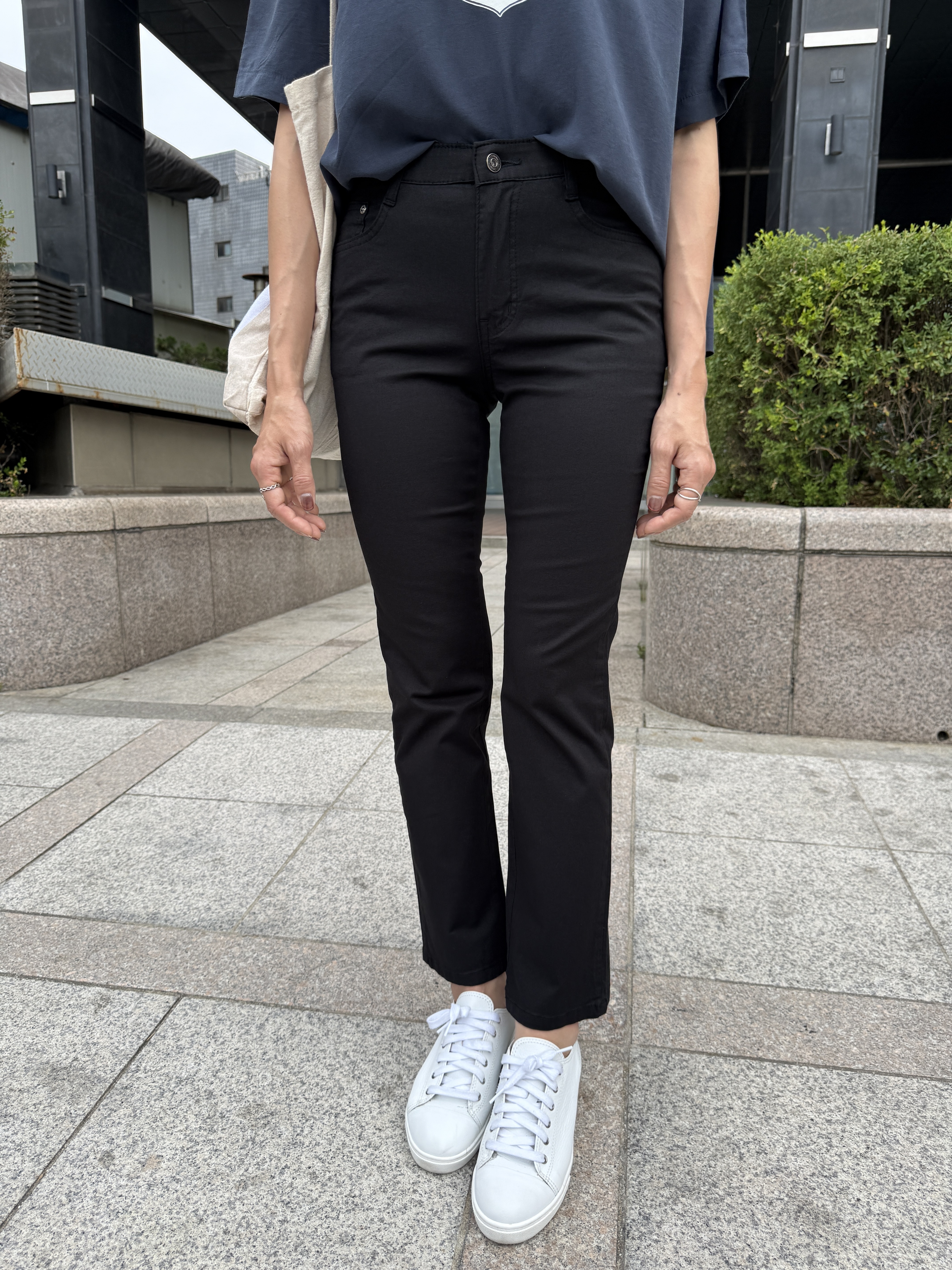 正韓日常黑薄款鬆緊顯瘦褲
