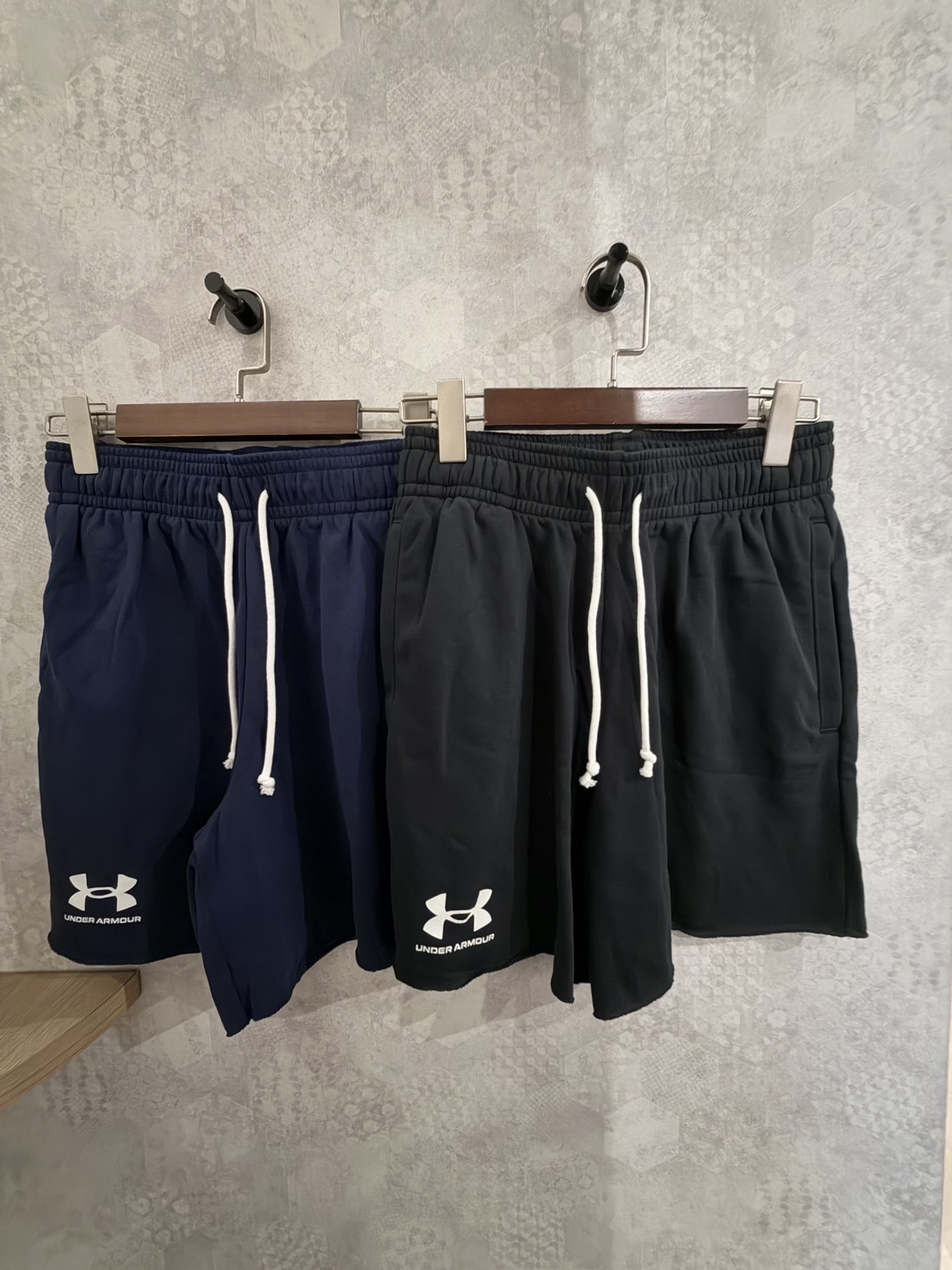Under Armour 側邊Logo 抽繩 鬆緊帶 短褲