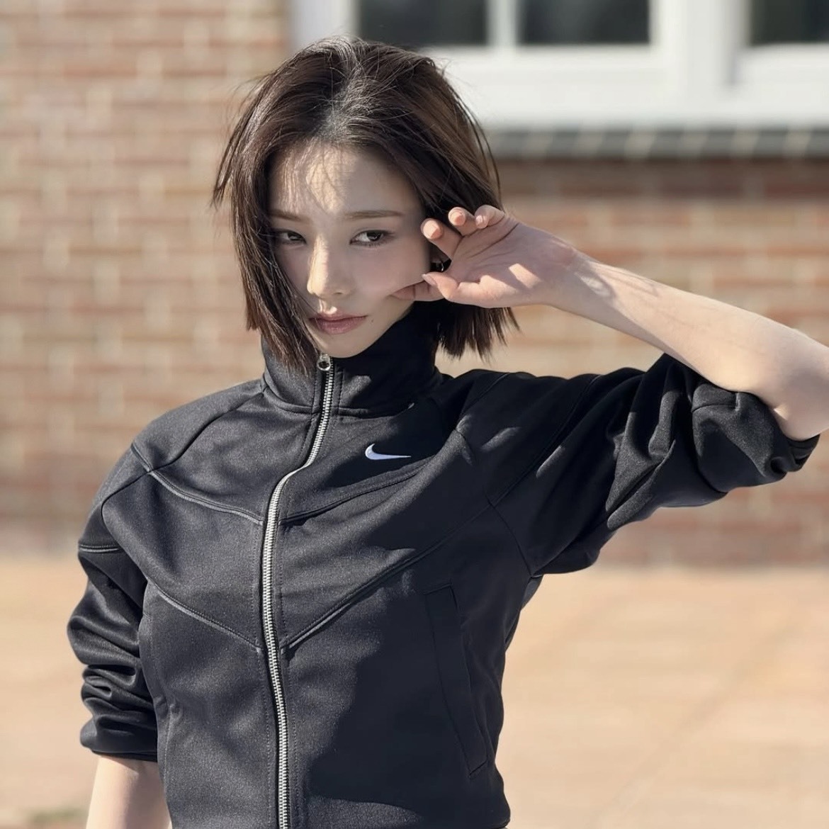 【代購】Nike Sportswear Windrunner  Karina 同款｜品牌 Logo 立領舒適長袖夾克｜女款 黑色